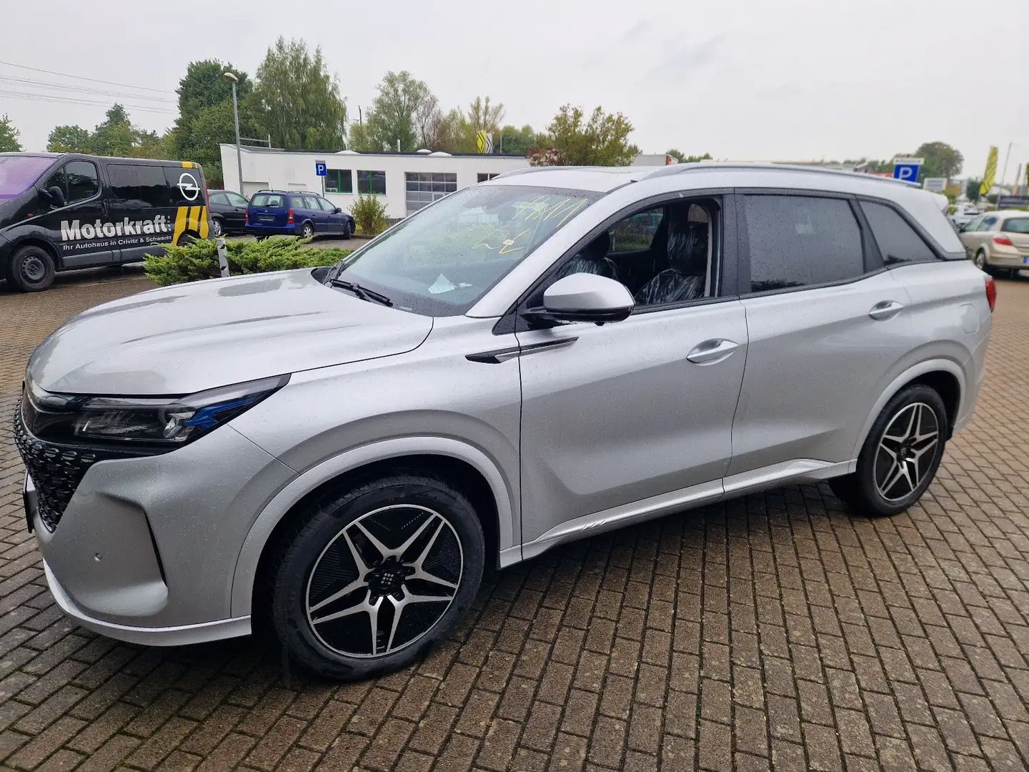 DFSK Fengon E5  PHEV Plugin Hybrid Silber - 1