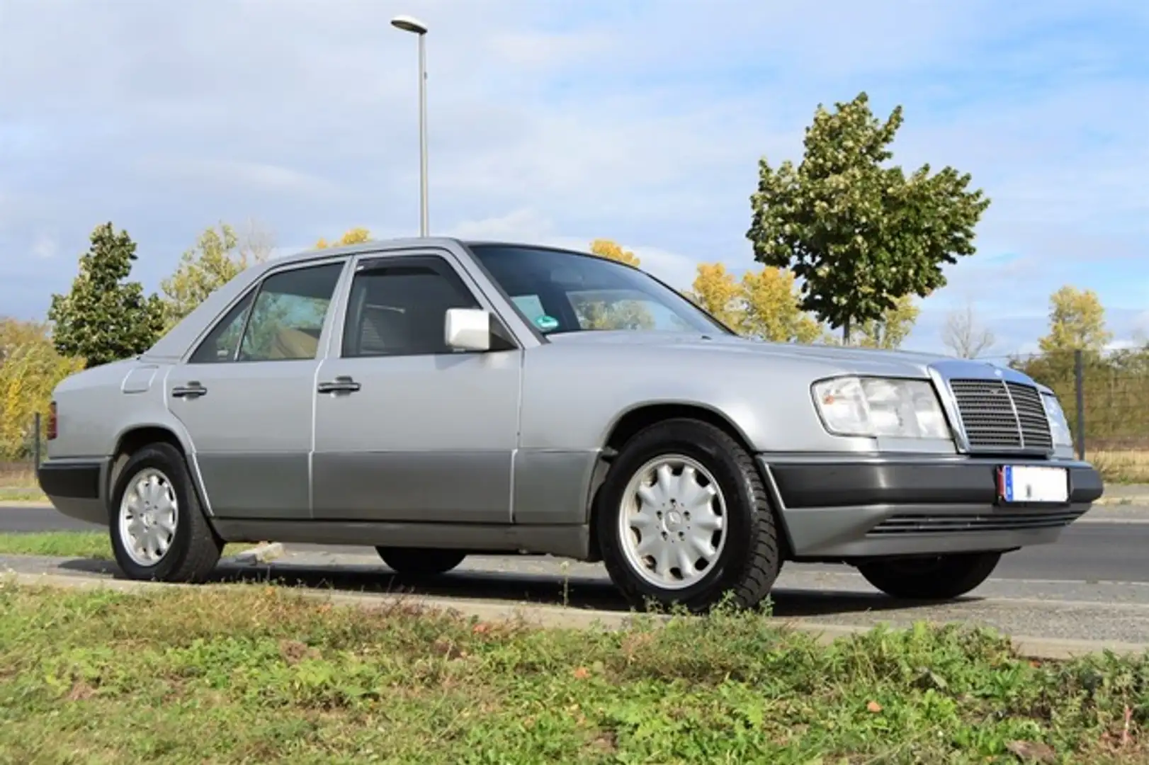 Mercedes-Benz E 280 KLIMA  2.HAND+SCHECKHEFT + H-GUTACHTEN+TÜV Zilver - 2