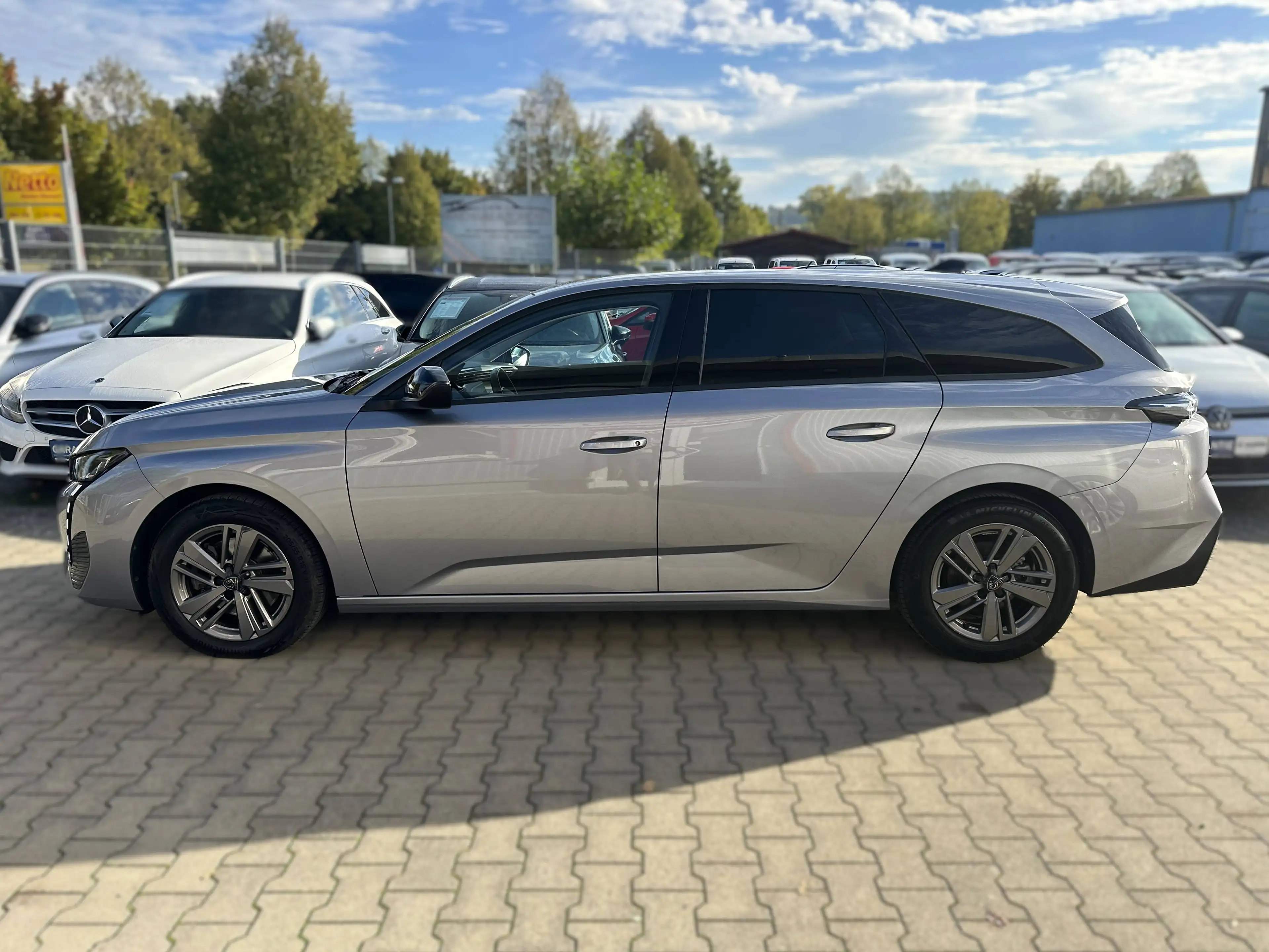 Peugeot 308 SW*AUTOMATIK*Navi*LED-Scheinw.*Parkpilot*Tempo*SR+WR — photo 2