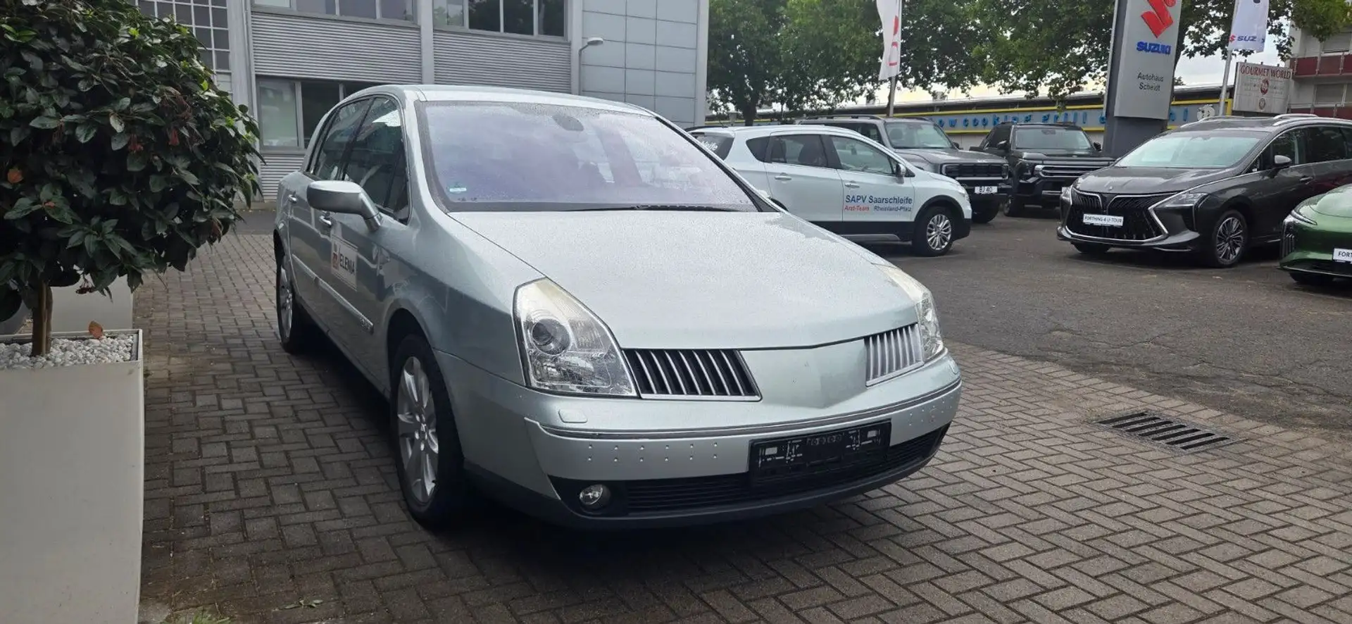 Renault Vel Satis Initiale 3.0 dCi Automatik Silber - 2