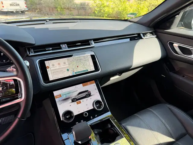 Land Rover Range Rover Velar view 16