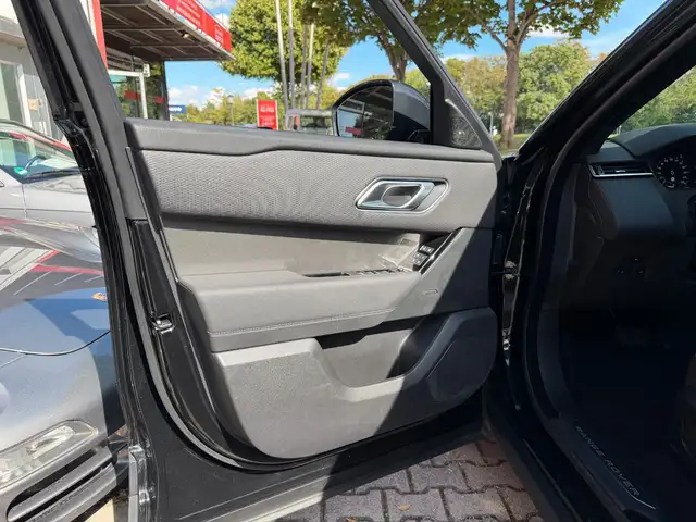 Land Rover Range Rover Velar view 13