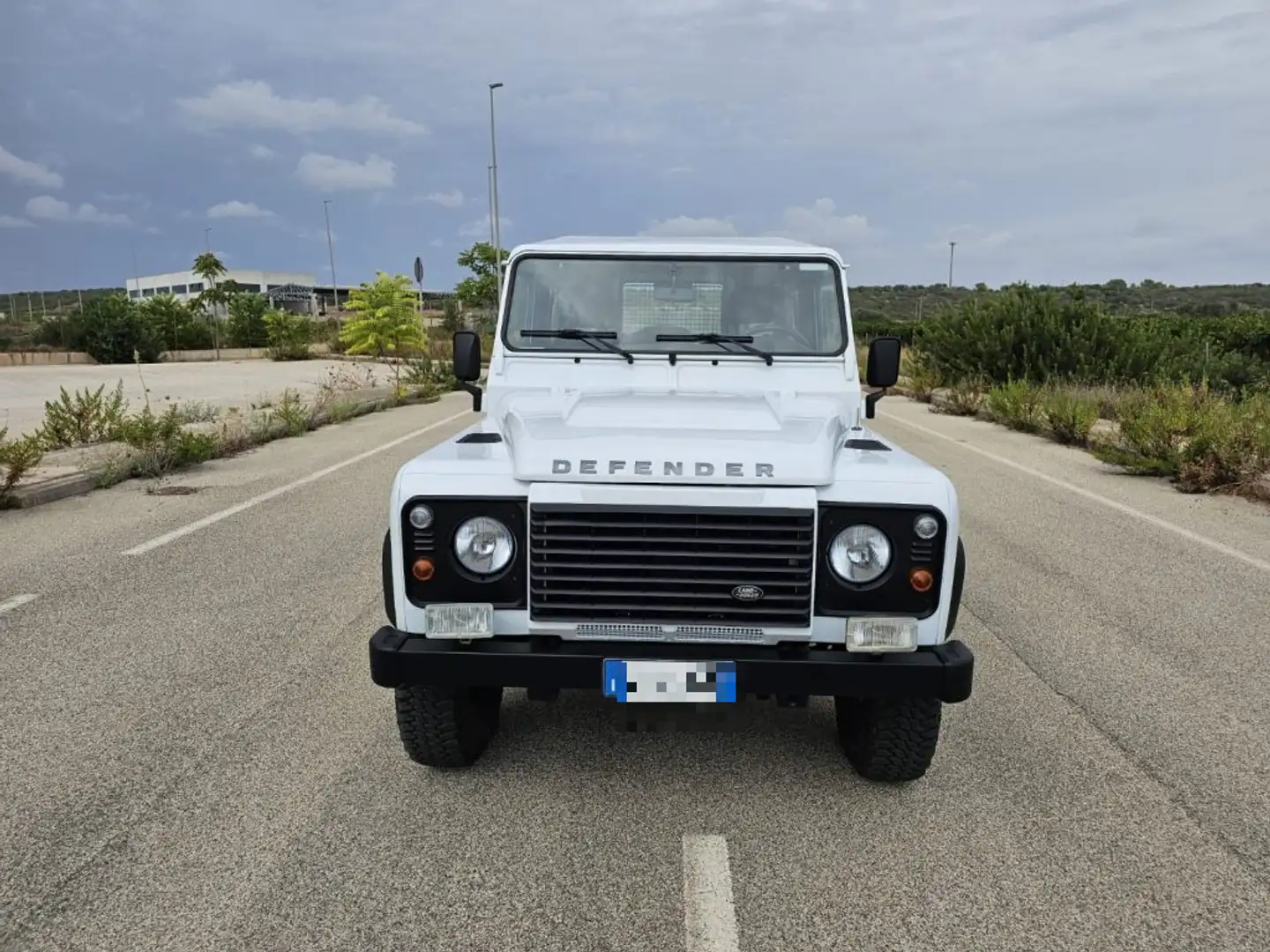 Land Rover Defender 90 2.2 TD4 Station Wagon N1 Wit - 2