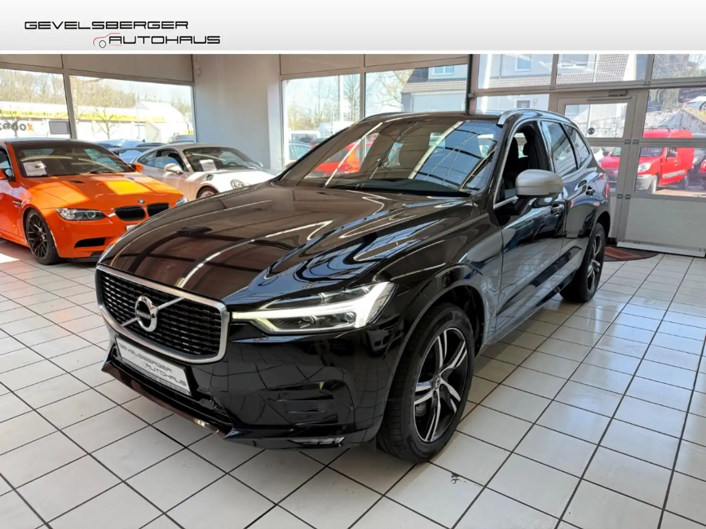Volvo XC60 R Design AWD D4 EU6d-T 1.Hand StandHZG AHK Navi Di Schwarz - 1