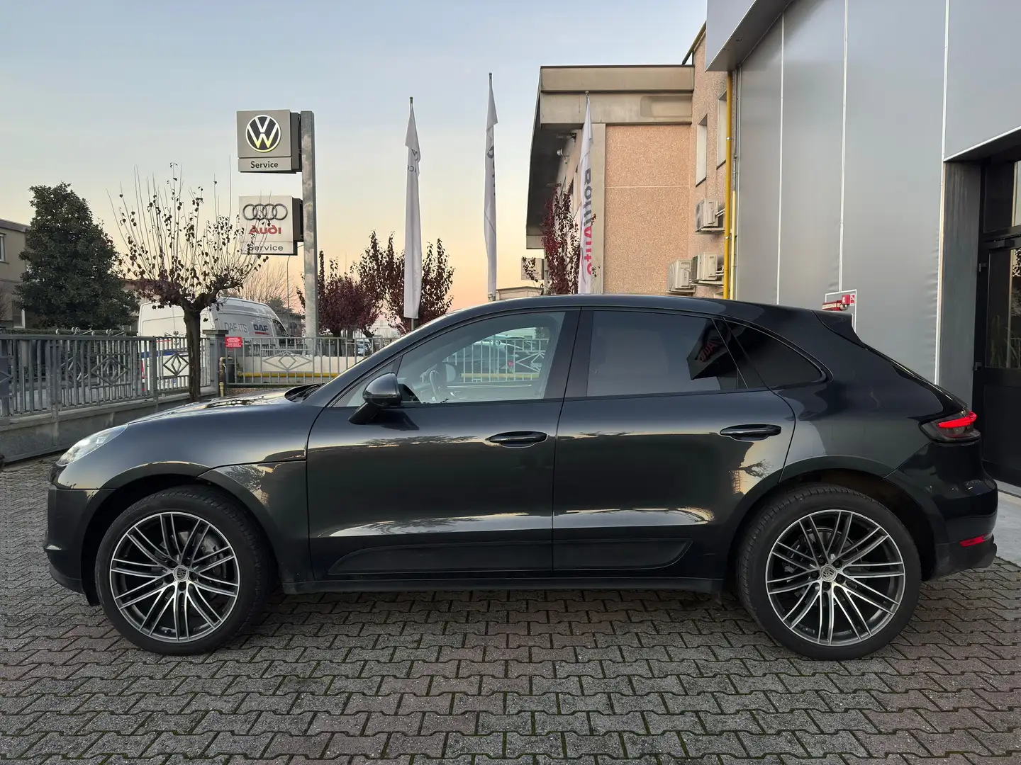 Porsche Macan (245 CV) PDK*TETTO*BOSE*SEDILI RISC-VENT*SCARICO* Gris - 2