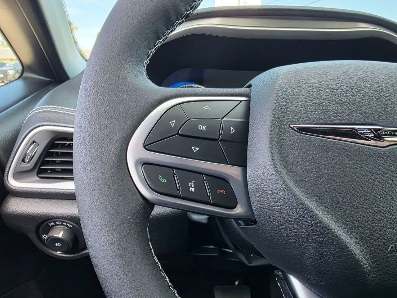 Chrysler Pacifica снимка Chrysler Pacifica