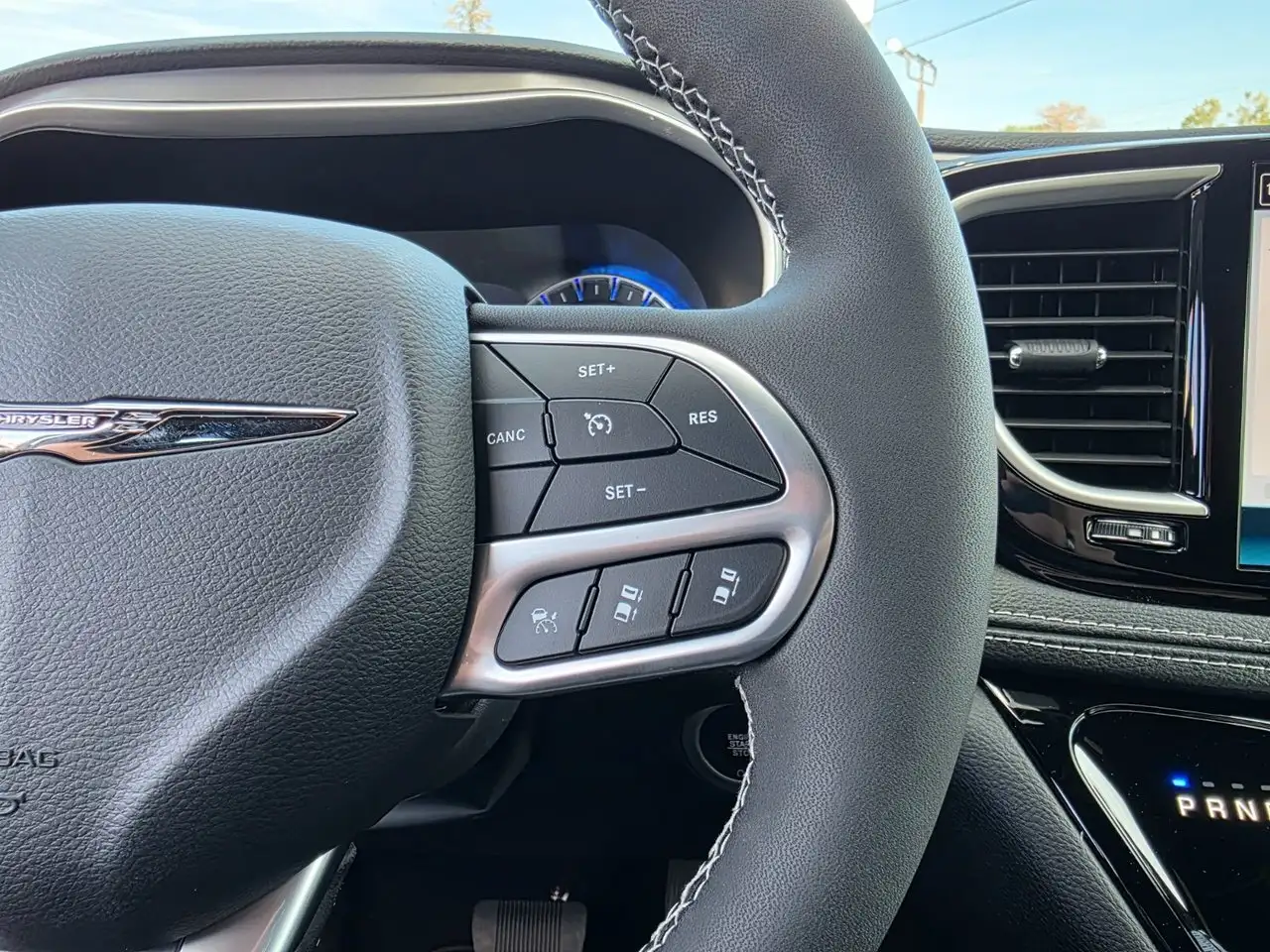 Chrysler Pacifica снимка Chrysler Pacifica