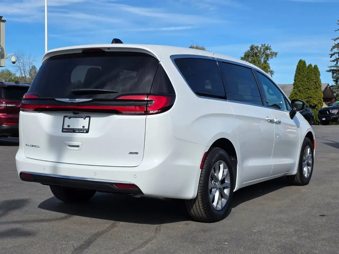 Chrysler Pacifica снимка Chrysler Pacifica