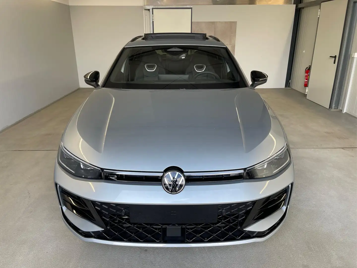 Volkswagen Passat Variant R-Line 265PS 4M Stdhz+Leder+AHK+DCC+Pano+Harman... Silber - 2