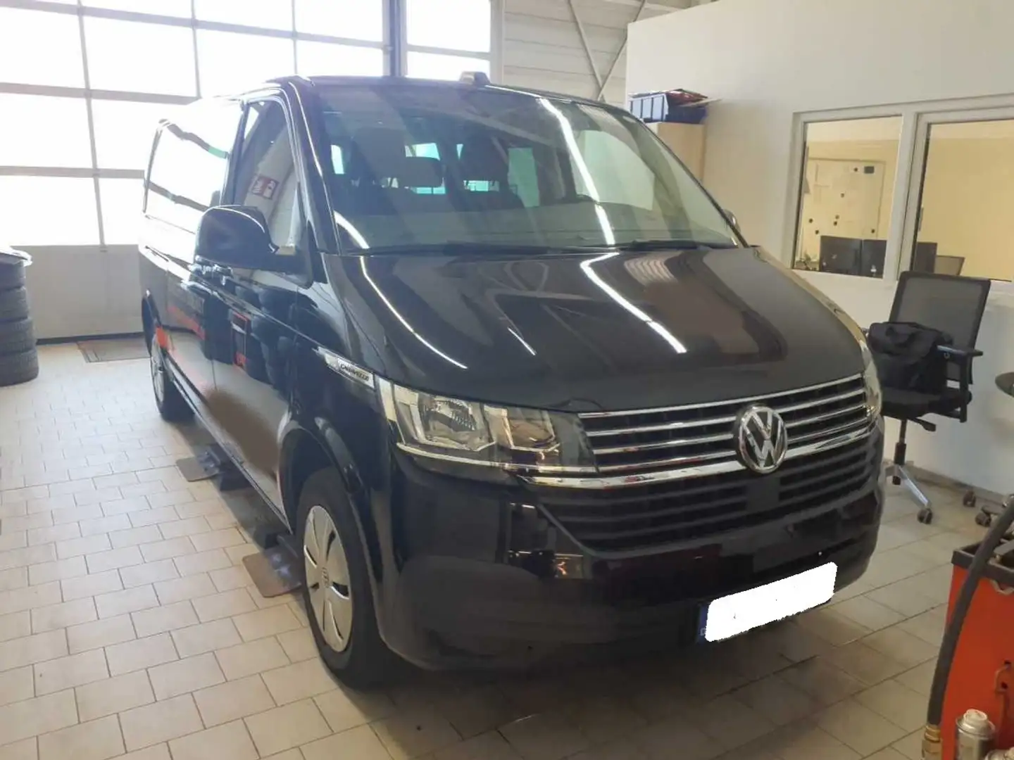 Volkswagen T6.1 Caravelle LR COMFORTLINE 2.0TDI 150PS DSG 9-SITZER ACC.AHK.N Schwarz - 2