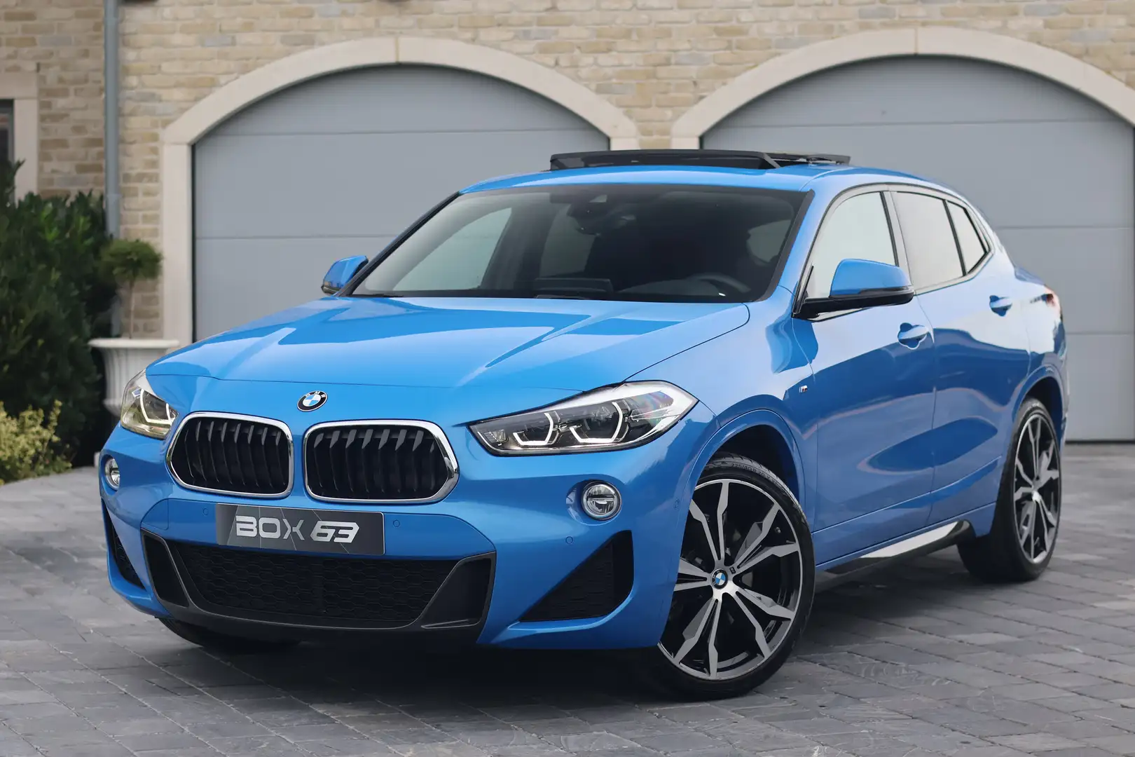 BMW X2 20i sDrive *M SPORT *PANO *HARMAN K *HUD *CAMERA Blau - 1