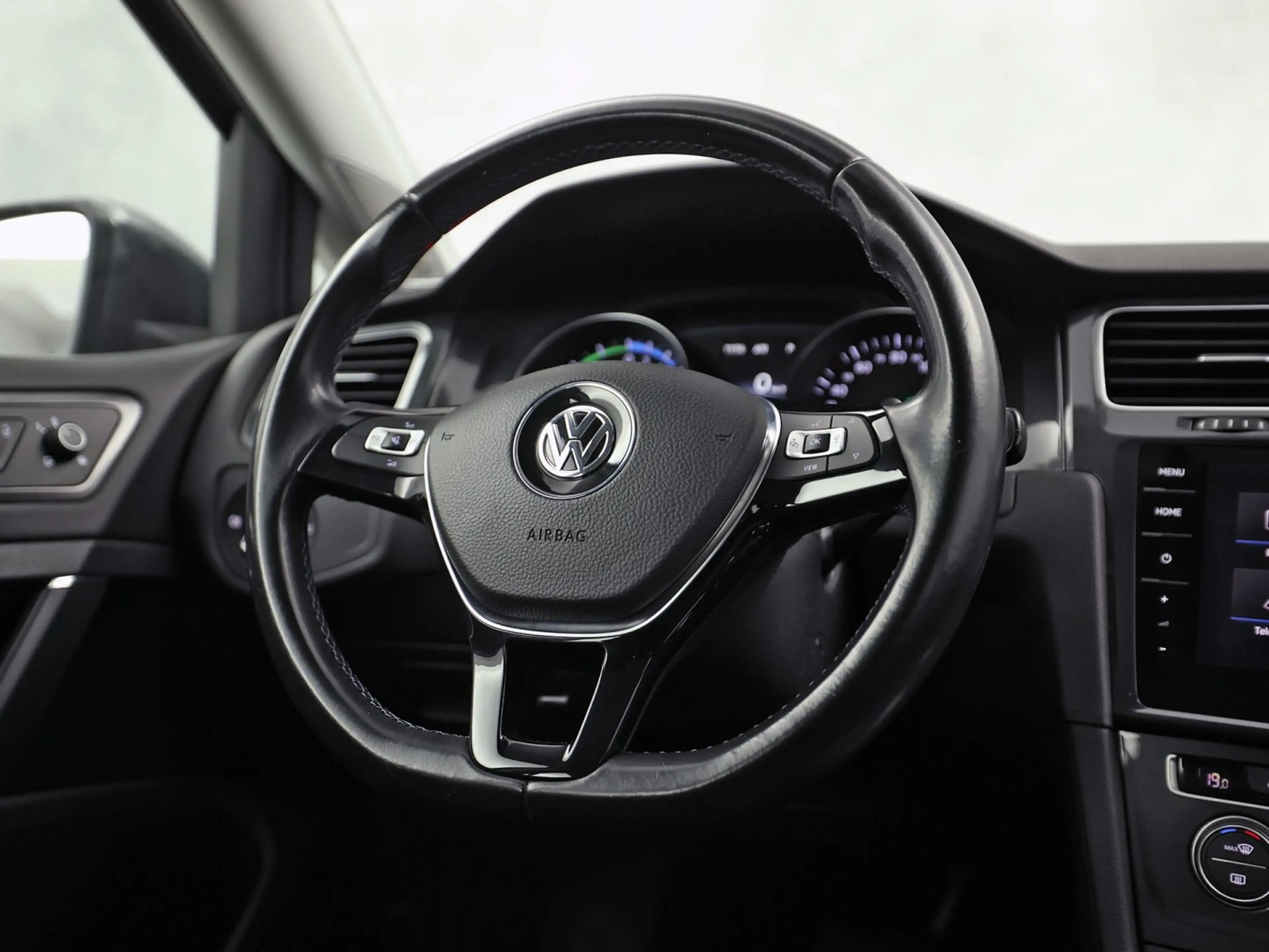 Volkswagen e-Golf E-DITION Automaat (SOH 91,3%, APPLE CARPLAY, GROOT — photo 19