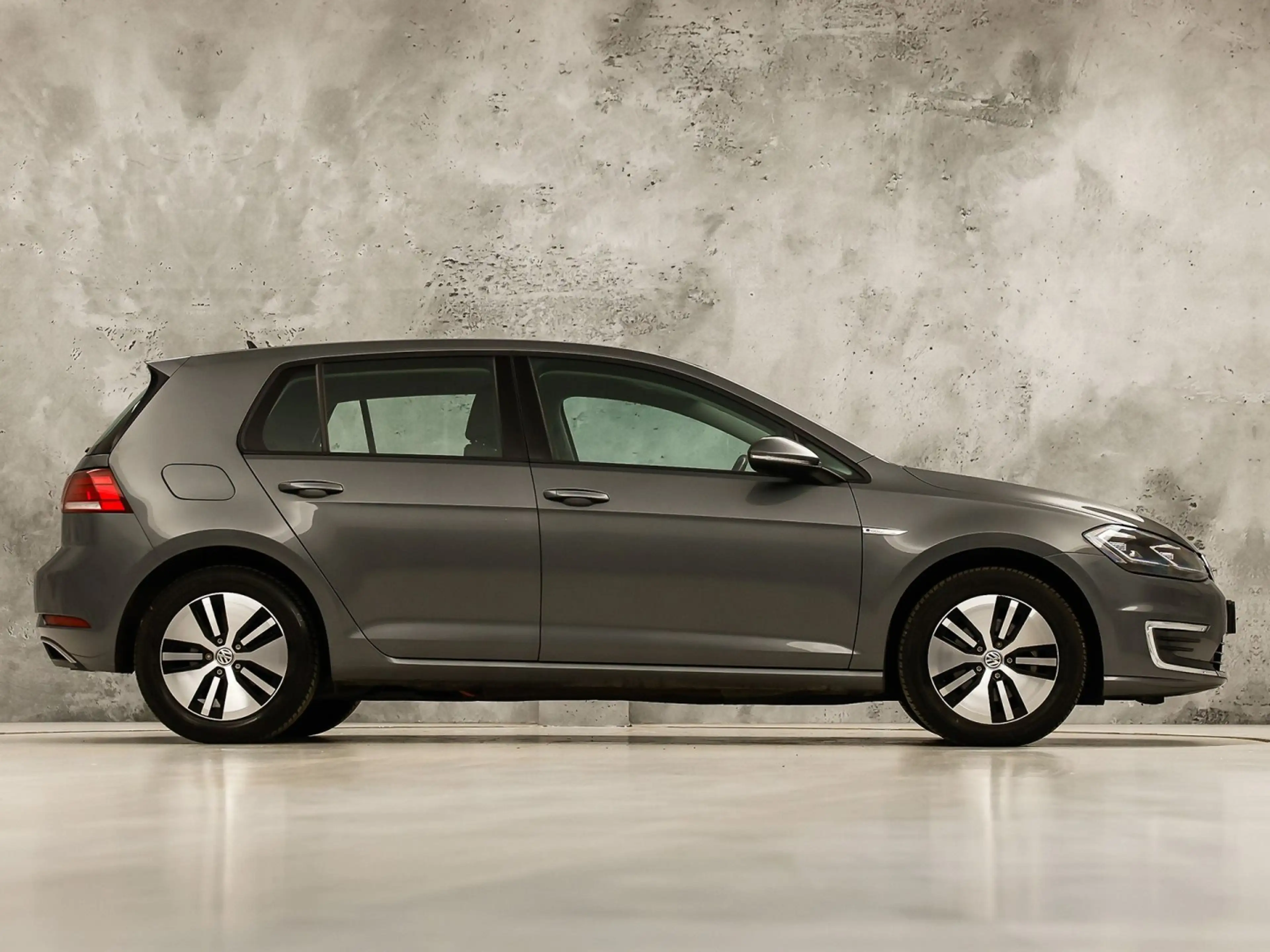 Volkswagen e-Golf E-DITION Automaat (SOH 91,3%, APPLE CARPLAY, GROOT — photo 4