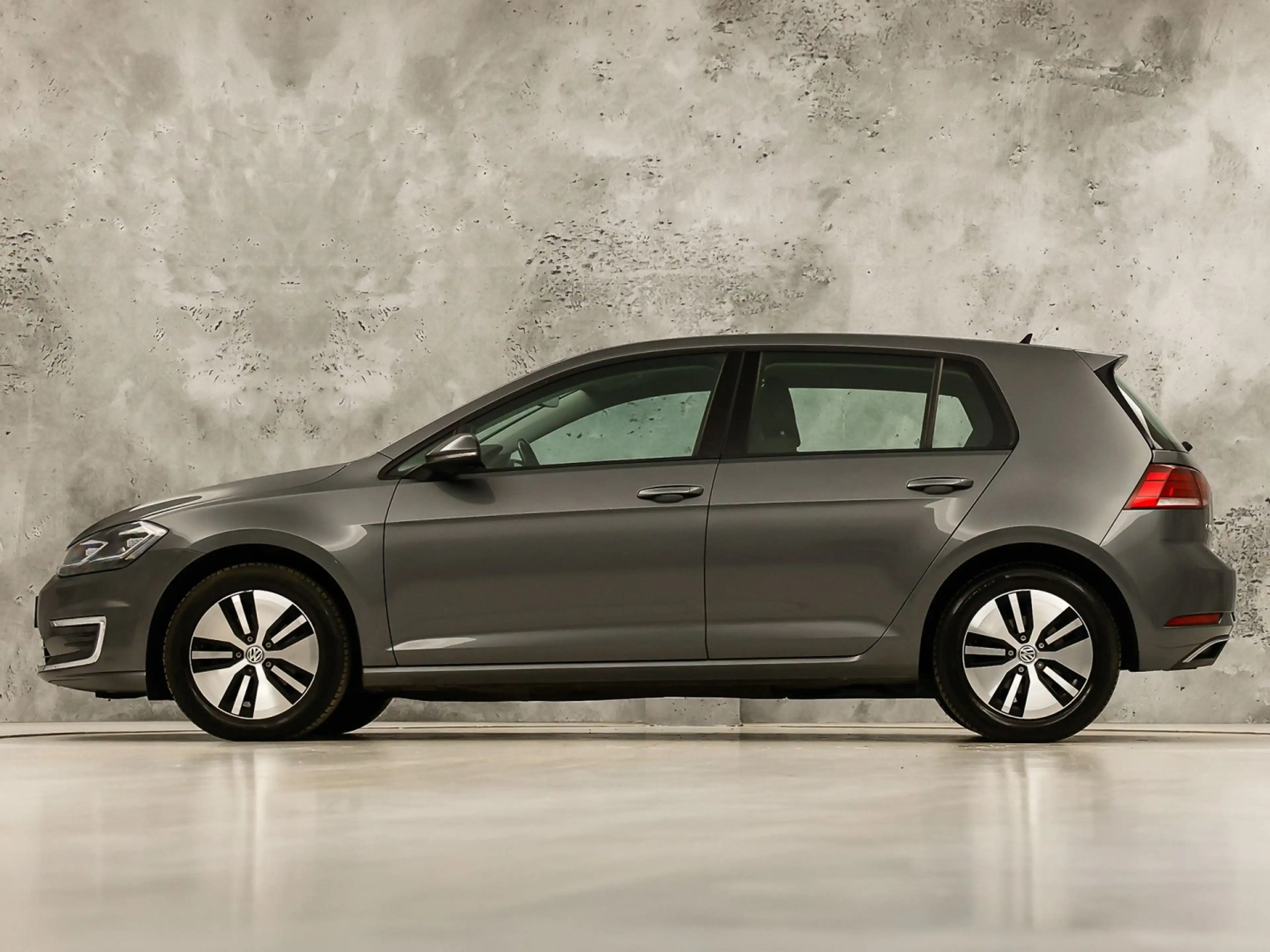 Volkswagen e-Golf E-DITION Automaat (SOH 91,3%, APPLE CARPLAY, GROOT — photo 2