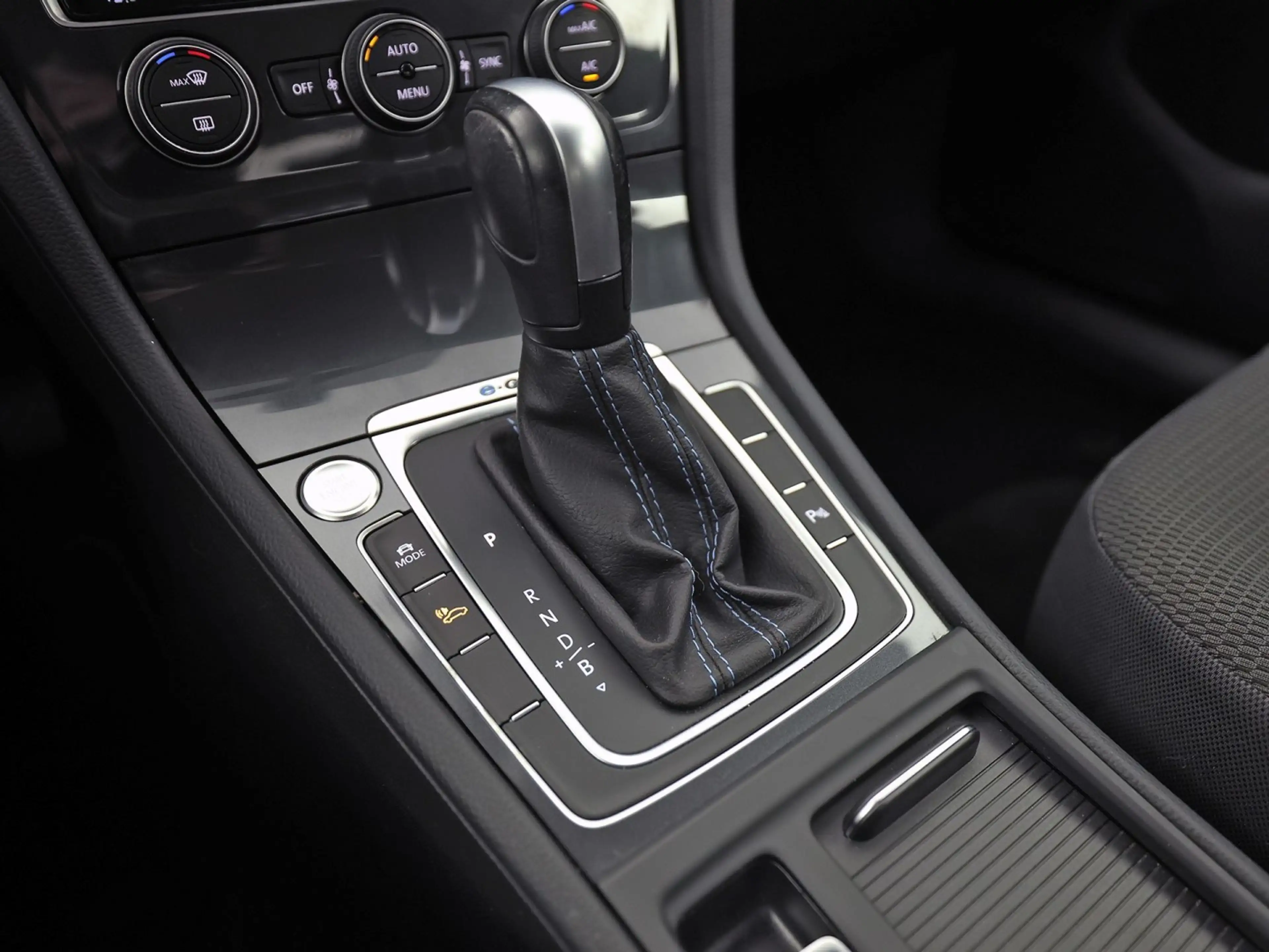 Volkswagen e-Golf E-DITION Automaat (SOH 91,3%, APPLE CARPLAY, GROOT — photo 11