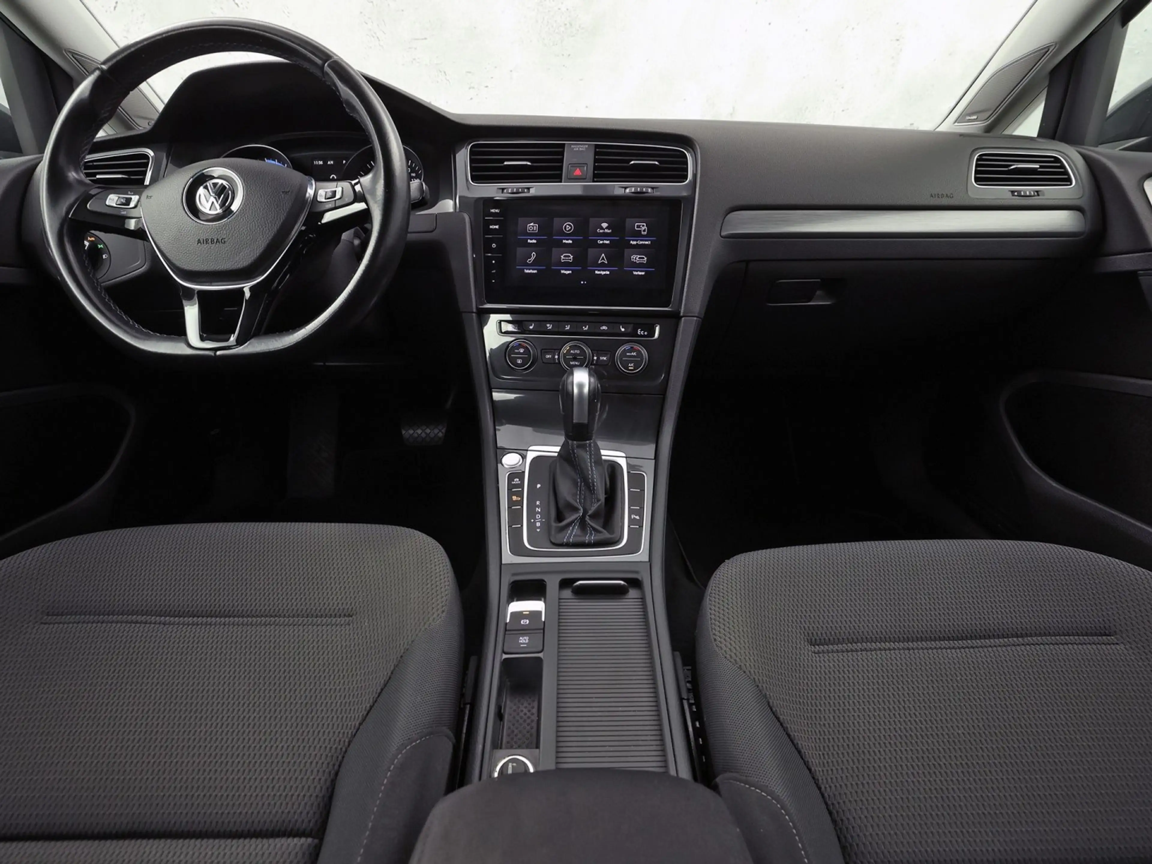 Volkswagen e-Golf E-DITION Automaat (SOH 91,3%, APPLE CARPLAY, GROOT — photo 6