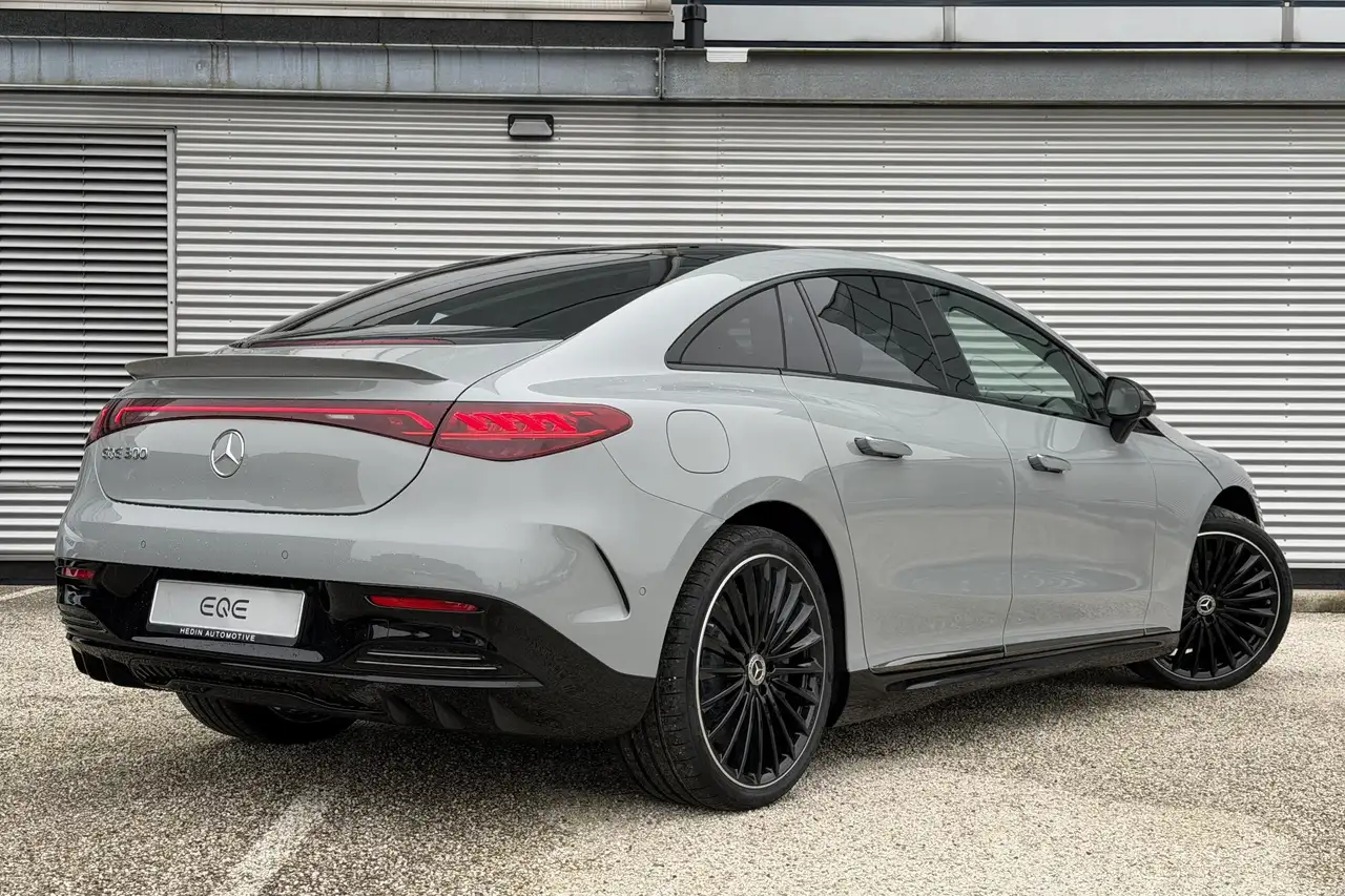 Mercedes-Benz EQE 300 2026