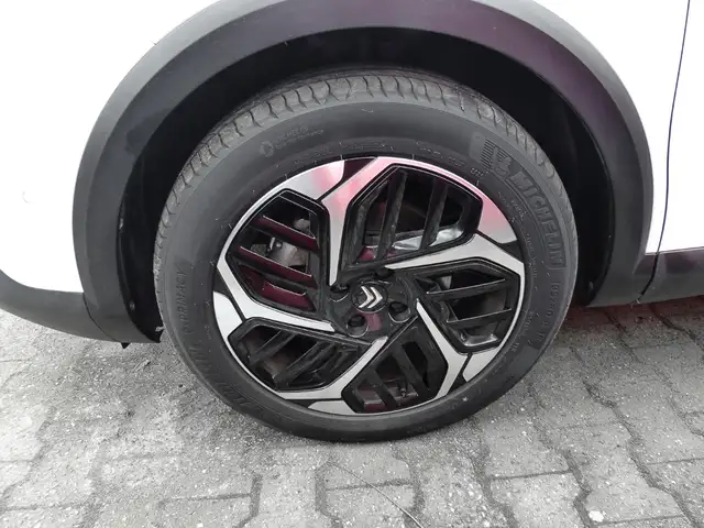 Citroen C4 view 3