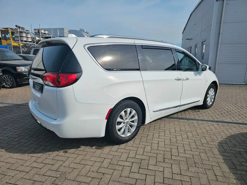 Chrysler Pacifica