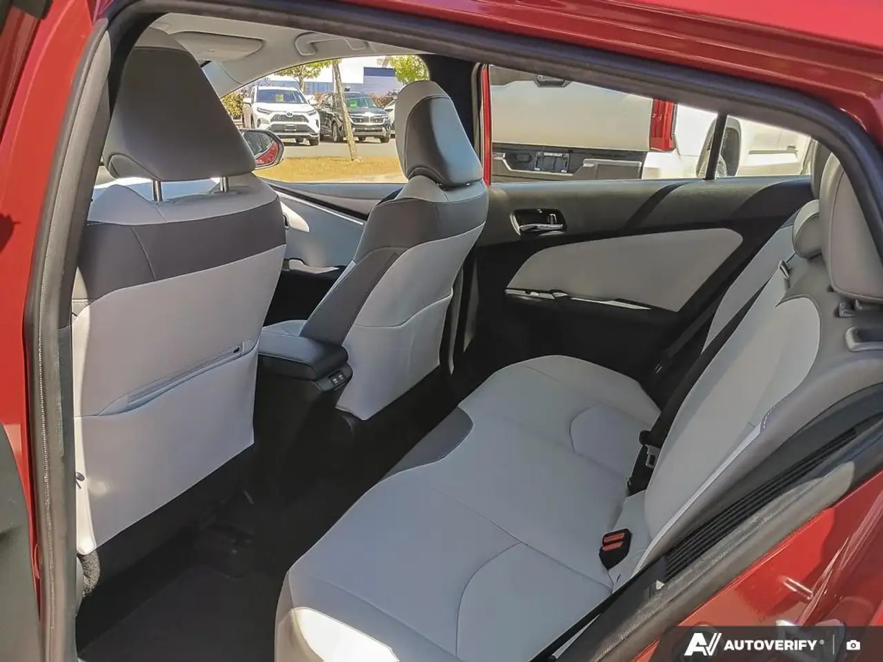 Toyota Prius Prime снимка Toyota Prius Prime
