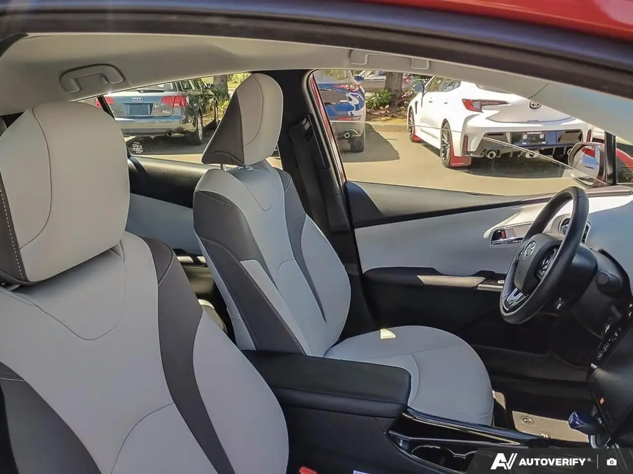 Toyota Prius Prime снимка Toyota Prius Prime