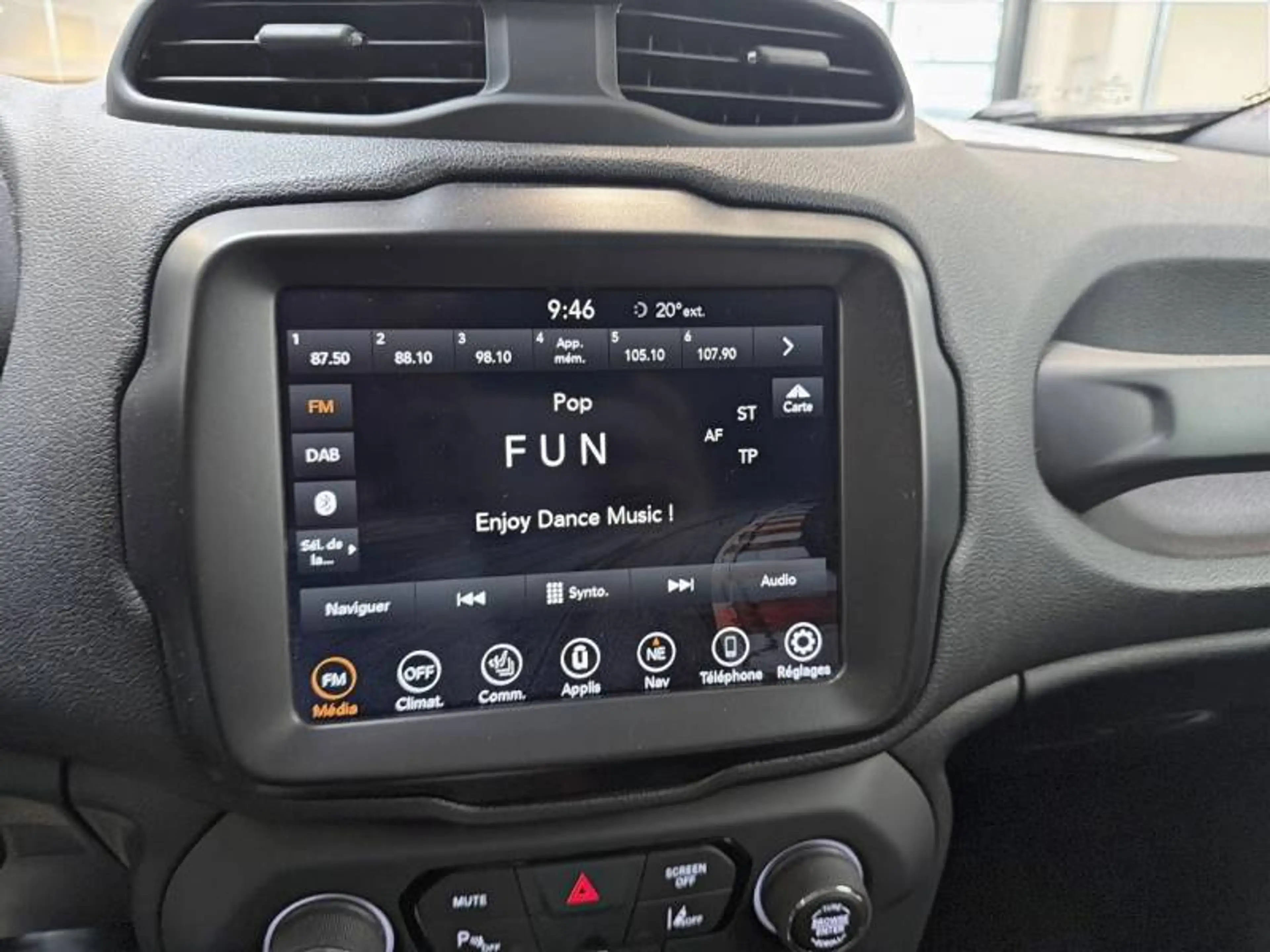 Jeep Renegade 1 1.3 T4 150 4x2 DDCT Downtown — photo 13