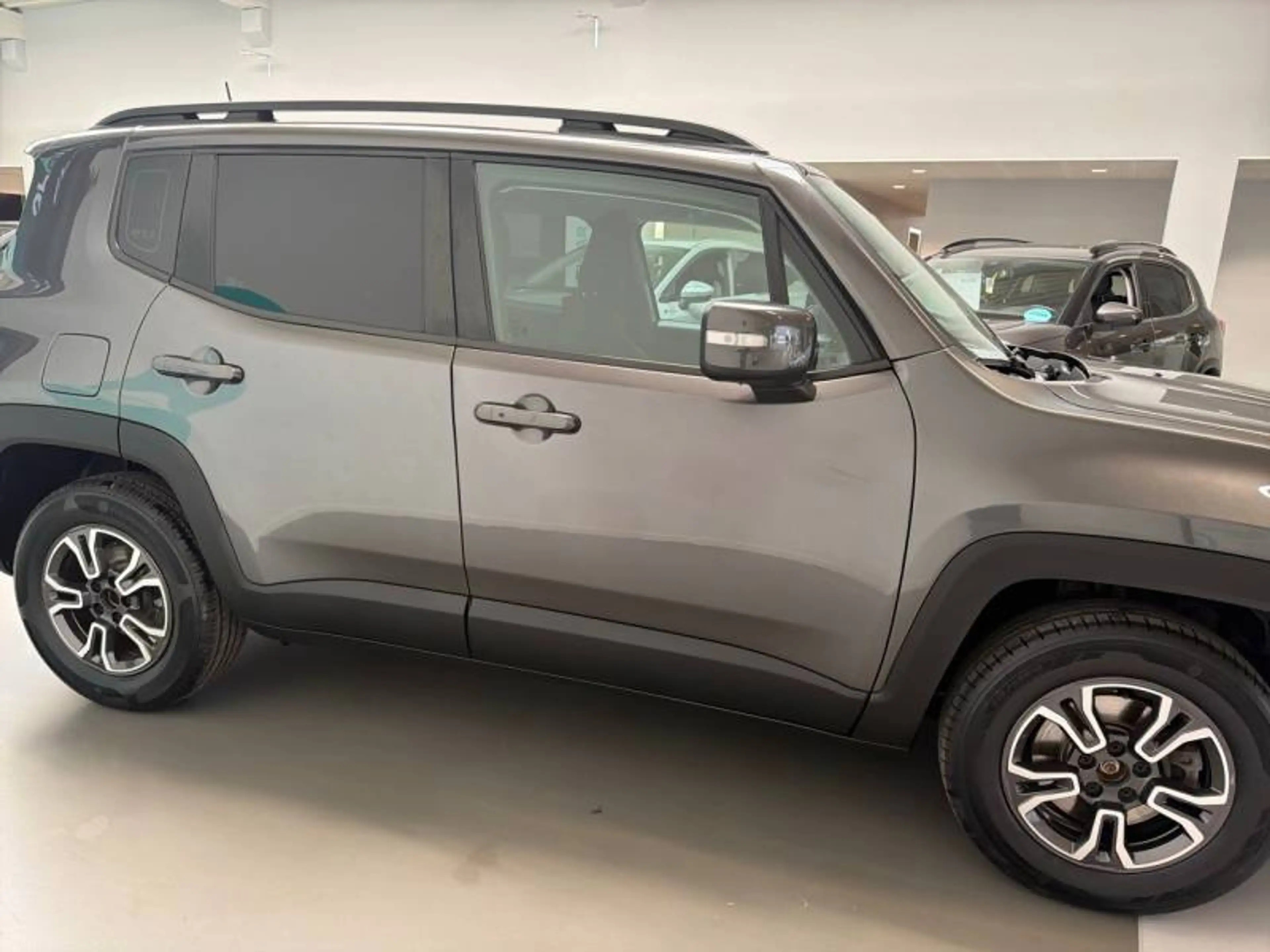 Jeep Renegade 1 1.3 T4 150 4x2 DDCT Downtown — photo 4