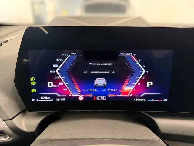 BMW 2 Series view 4