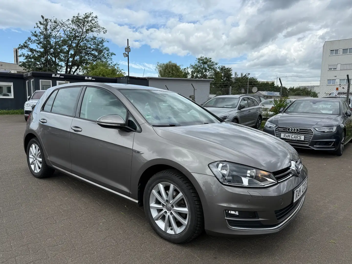 Volkswagen Golf Lounge 1.2 TSI Carplay Navi Sitzheizung Grau - 2