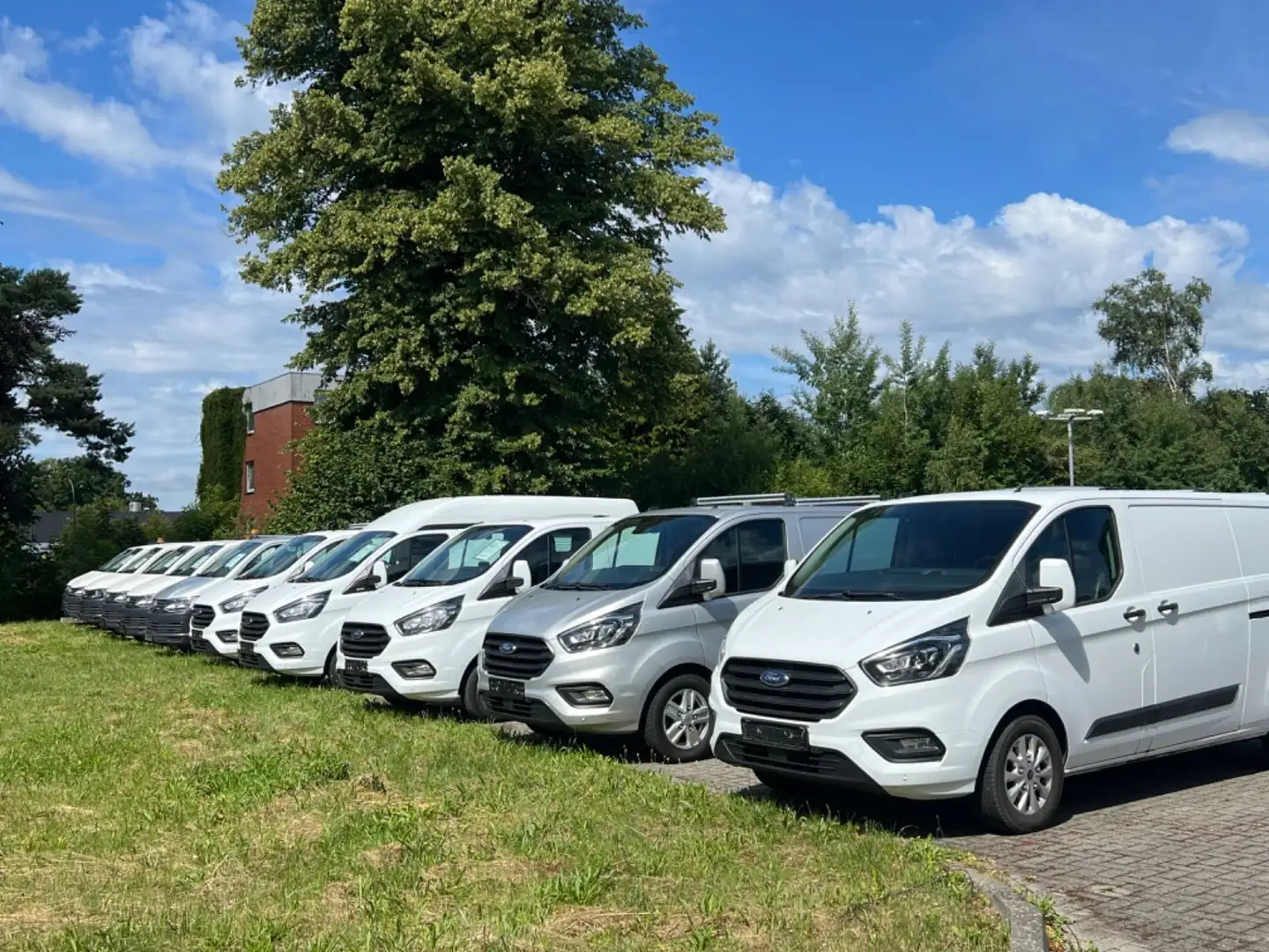 Ford Transit Custom TRANSIT CUSTOM 320 L1 TREND NAVI/KAMERA/STANDHZ Weiß - 2