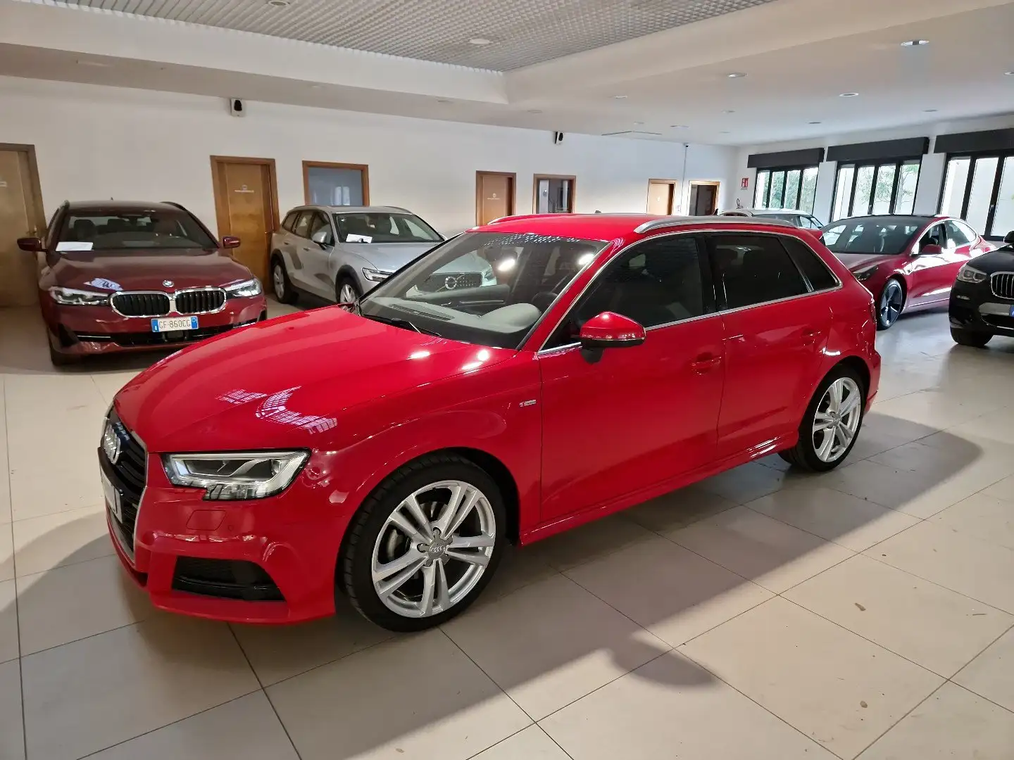 Audi A3 30 g-tron S tronic Sport 2xS line Adap. Cruise LED Rouge - 1