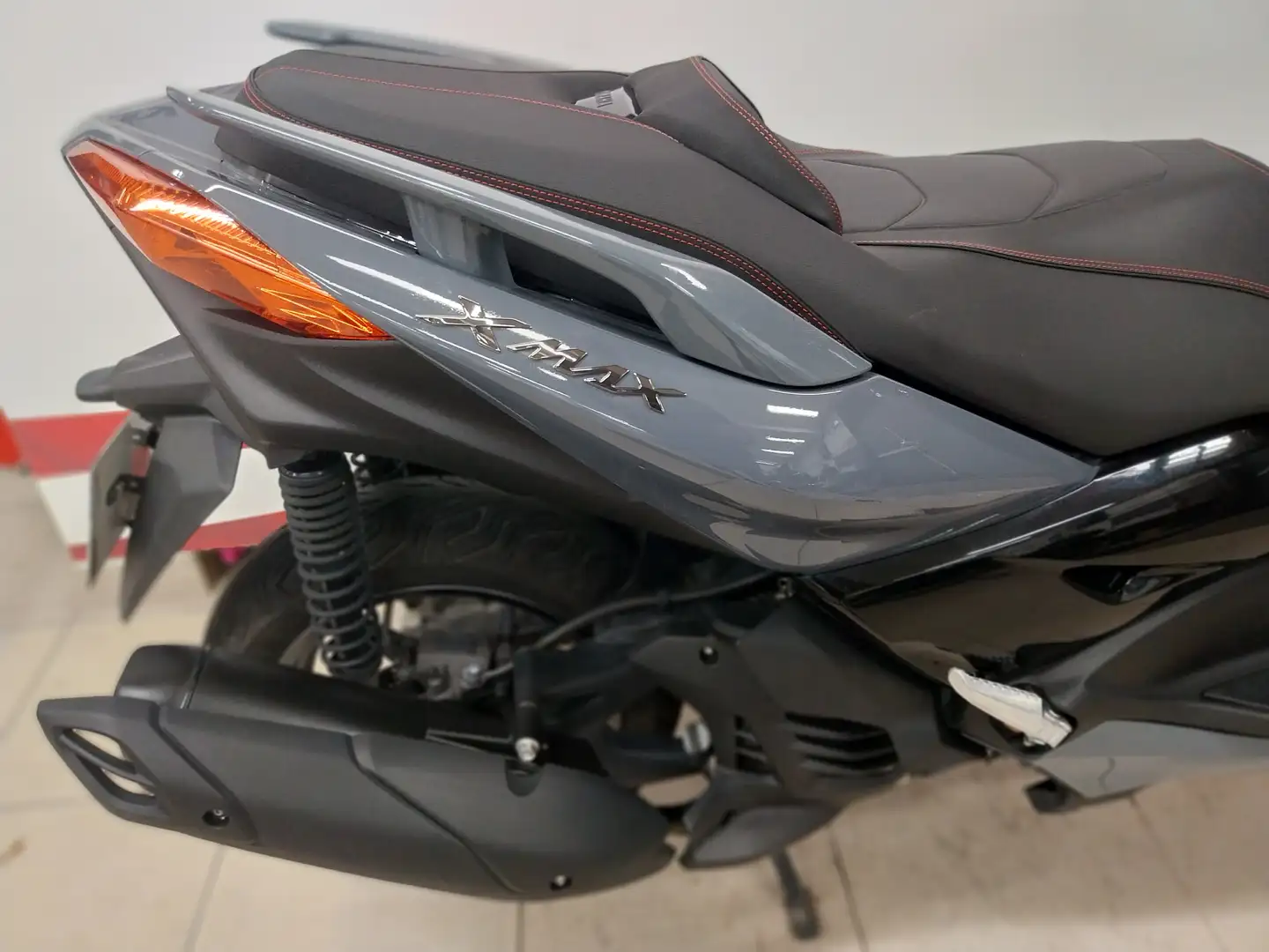 Yamaha X-Max 125 Negro - 2