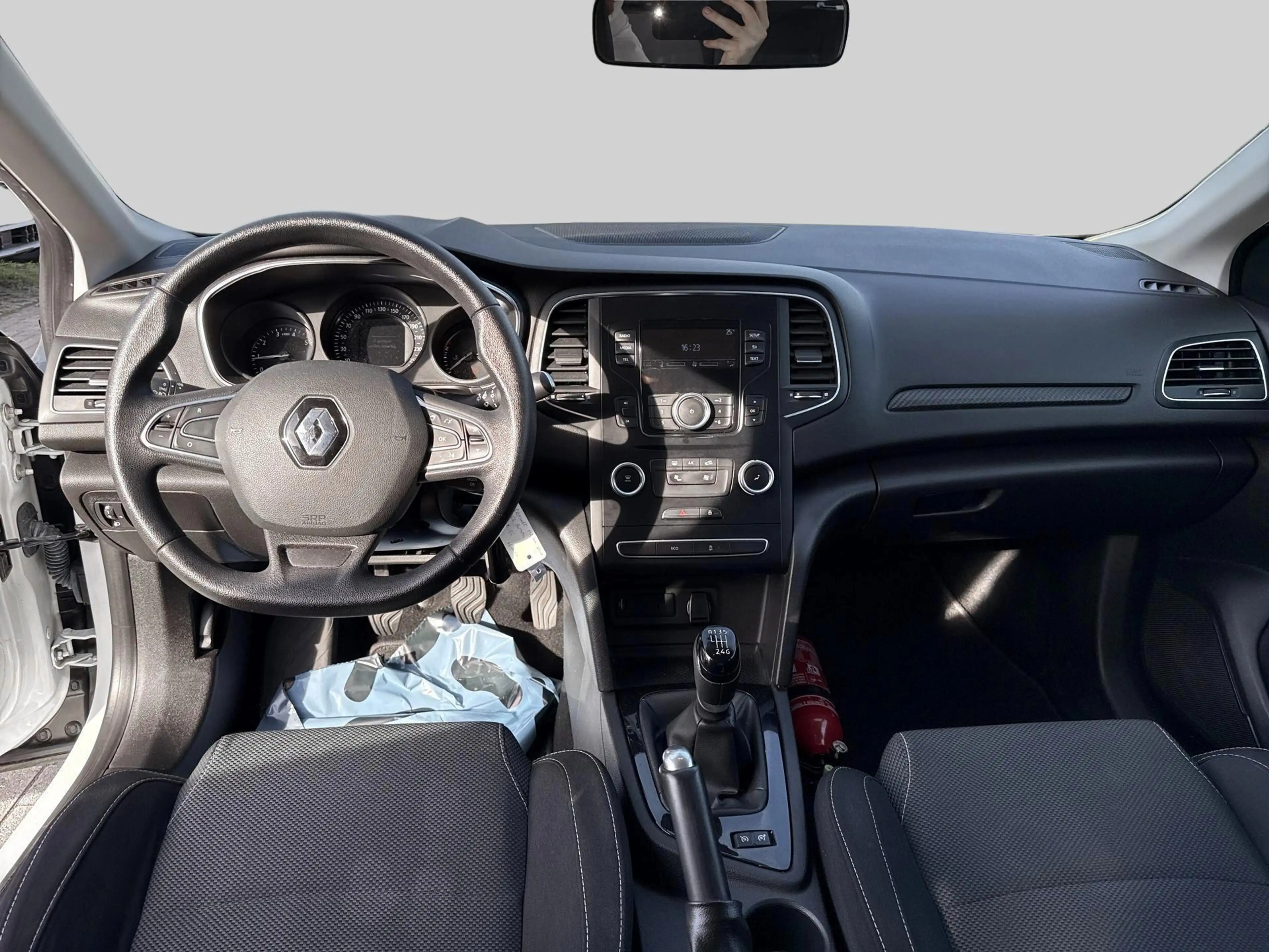 Renault Megane Grandtour TCe 115 GPF Corporate Edition — photo 13