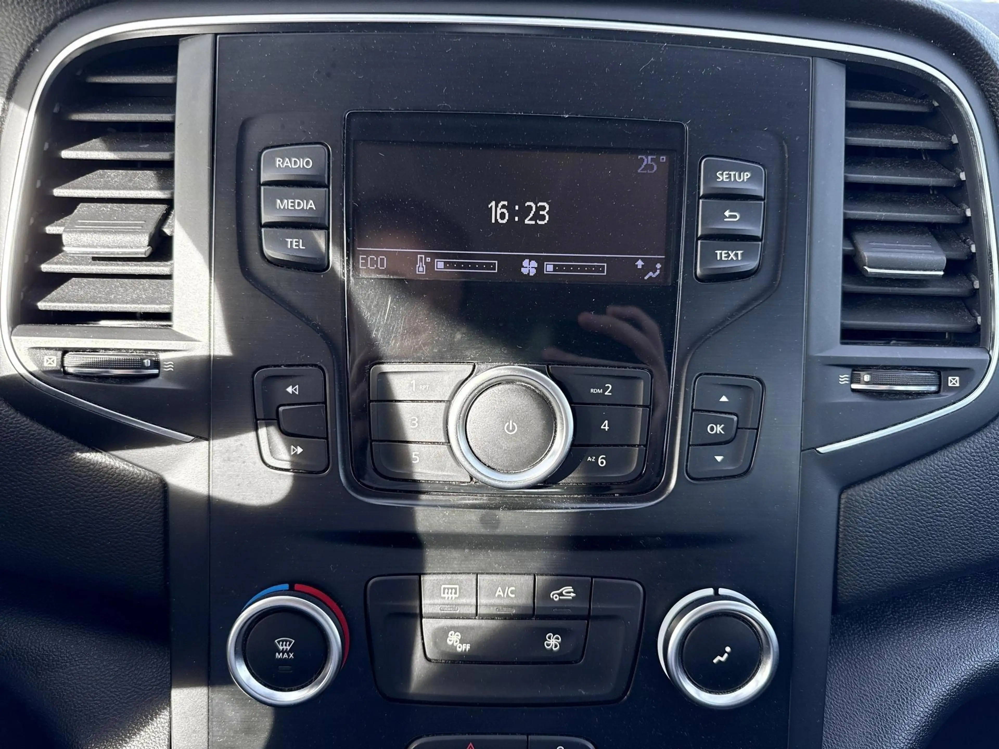 Renault Megane Grandtour TCe 115 GPF Corporate Edition — photo 12