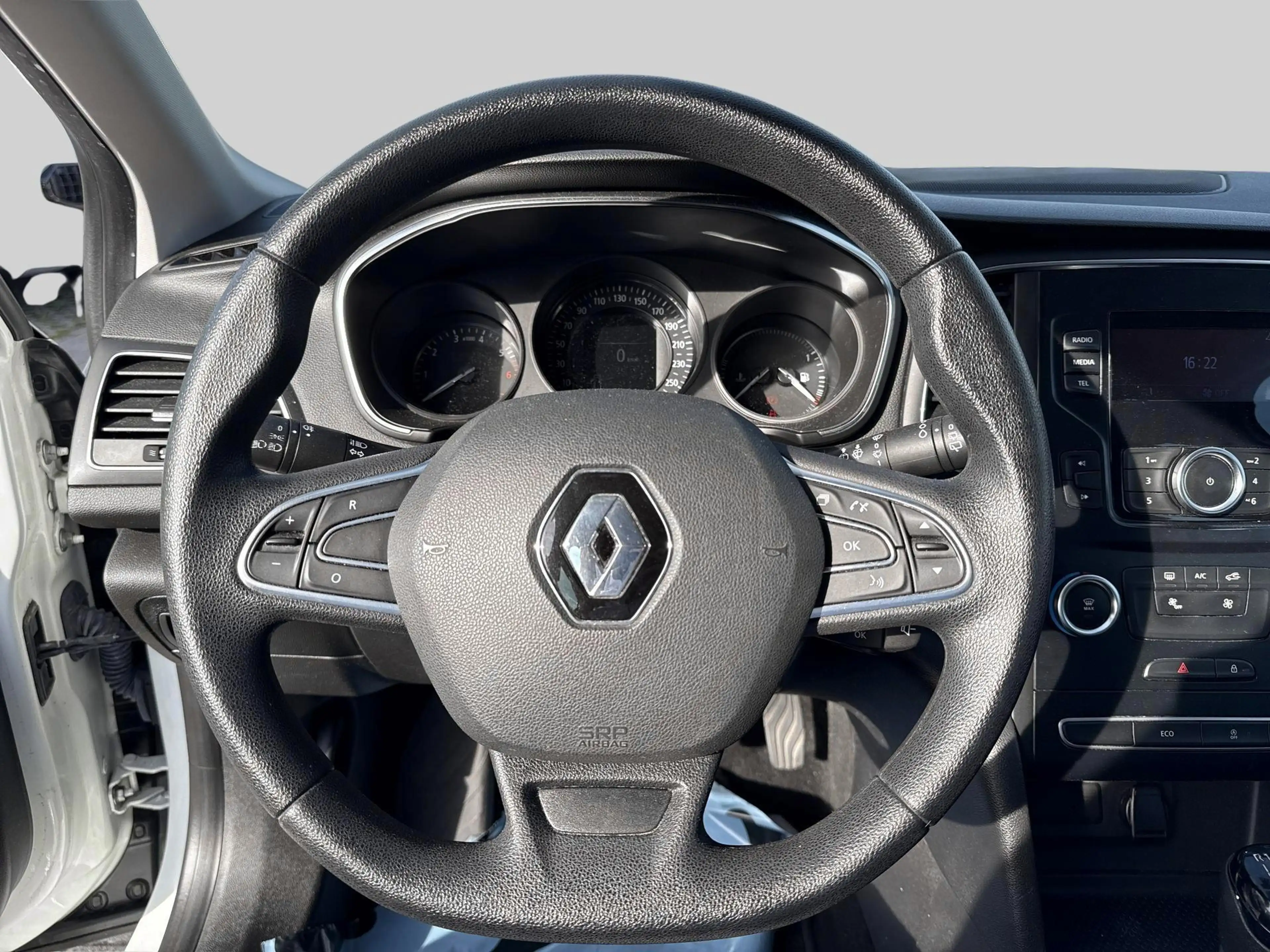 Renault Megane Grandtour TCe 115 GPF Corporate Edition — photo 10