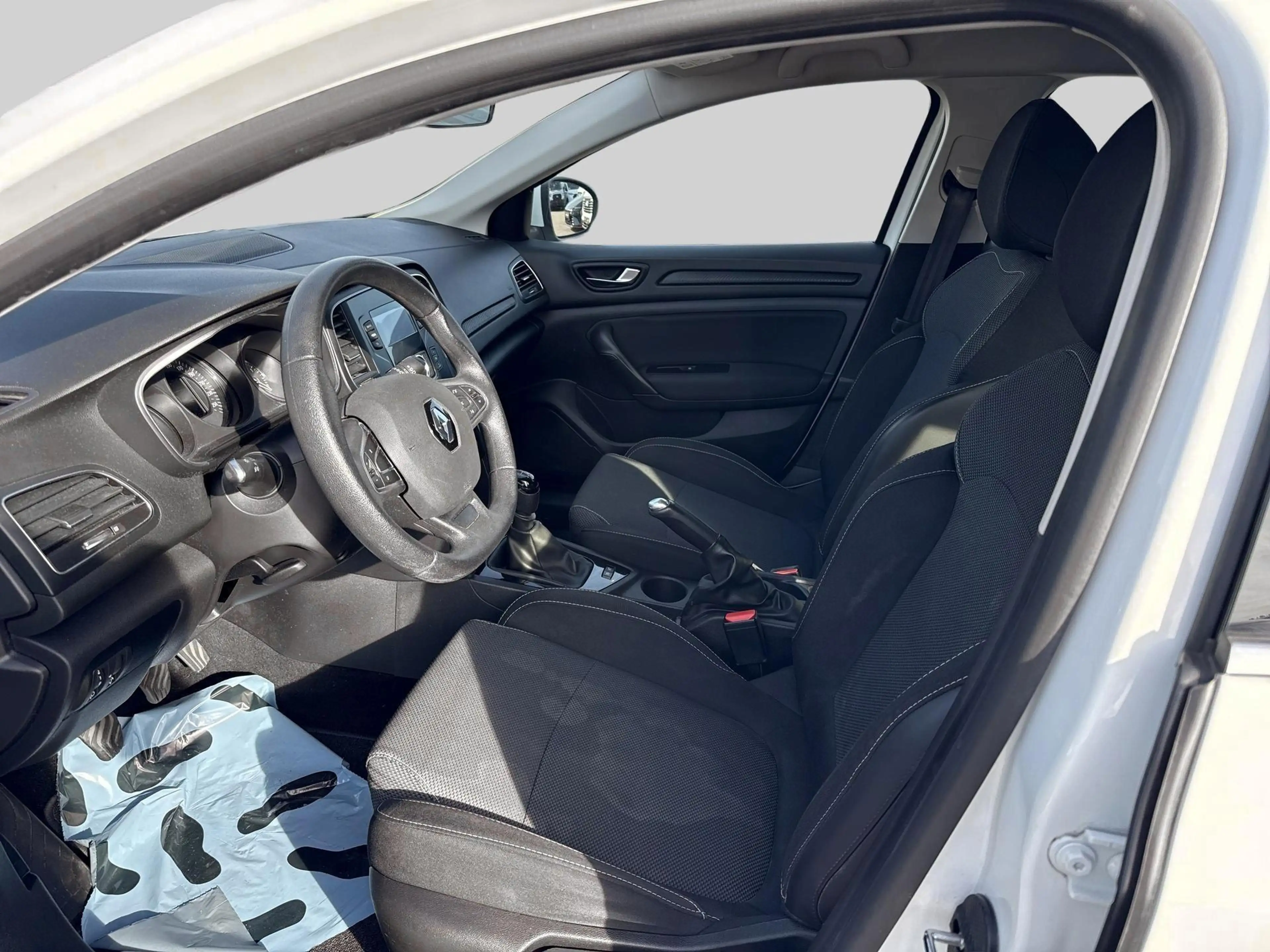 Renault Megane Grandtour TCe 115 GPF Corporate Edition — photo 8