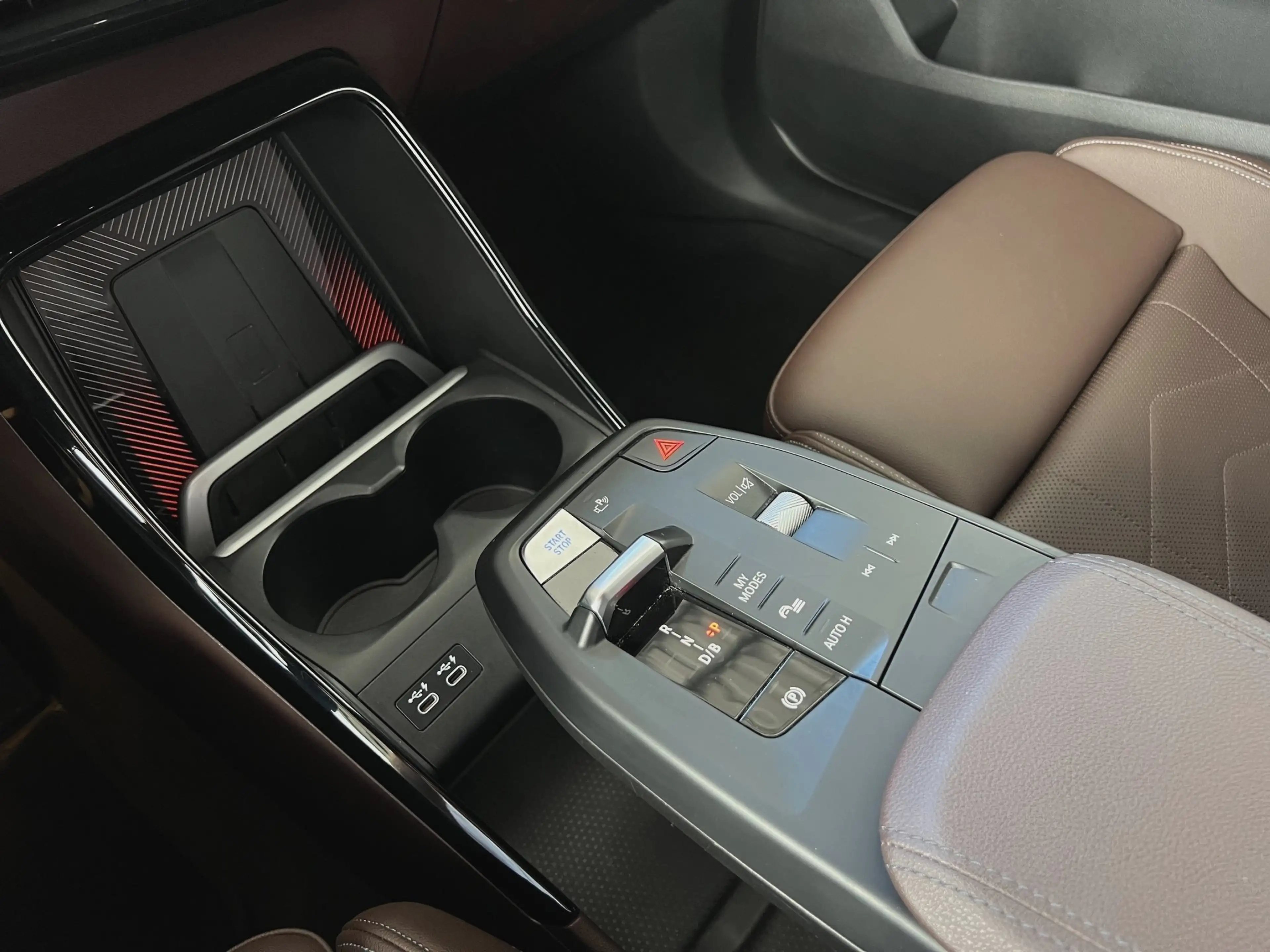 BMW iX1 xDrive30 adapLED RFK H/K Keyless adapM-FW — photo 9