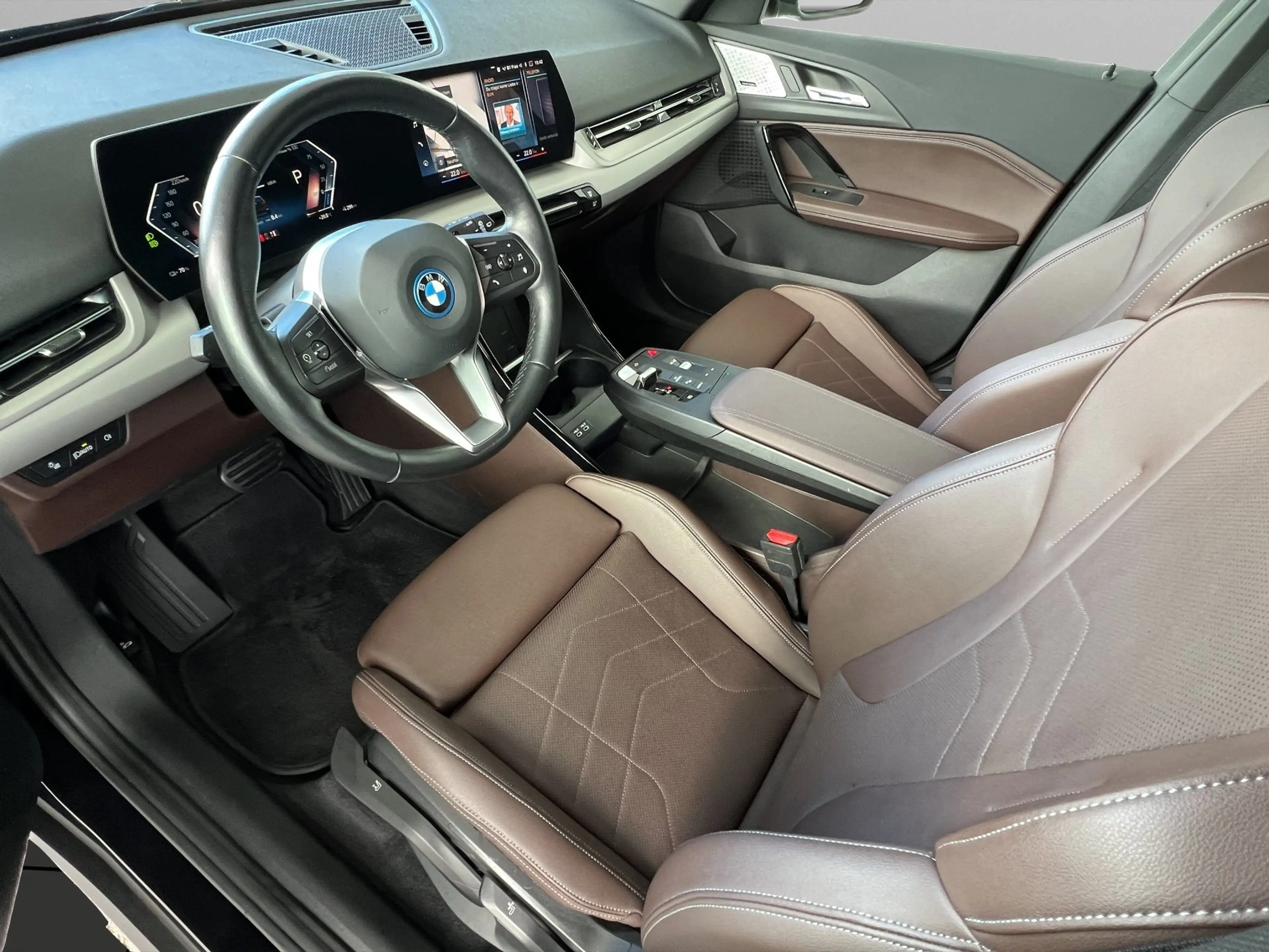 BMW iX1 xDrive30 adapLED RFK H/K Keyless adapM-FW — photo 6
