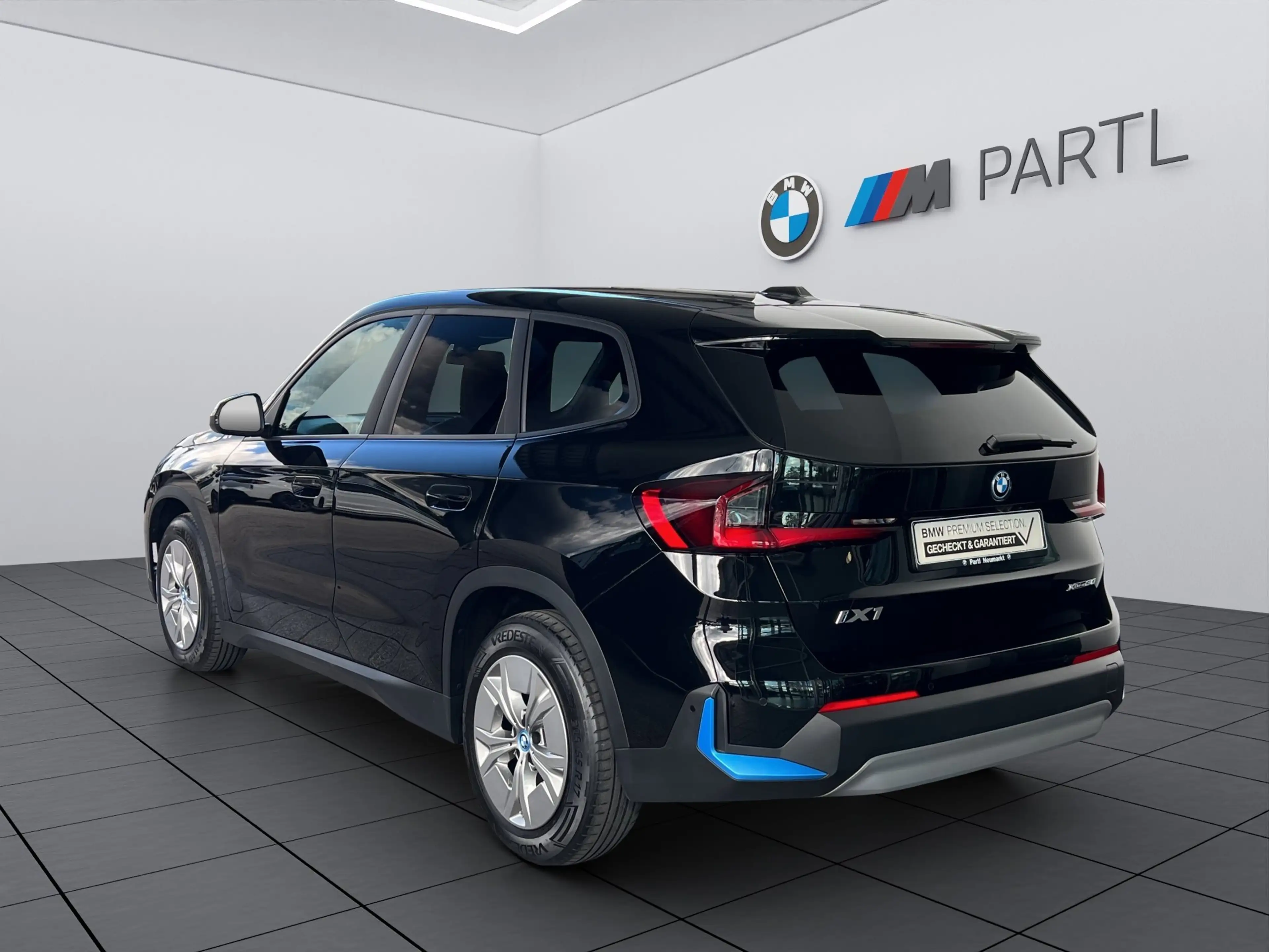BMW iX1 xDrive30 adapLED RFK H/K Keyless adapM-FW — photo 3