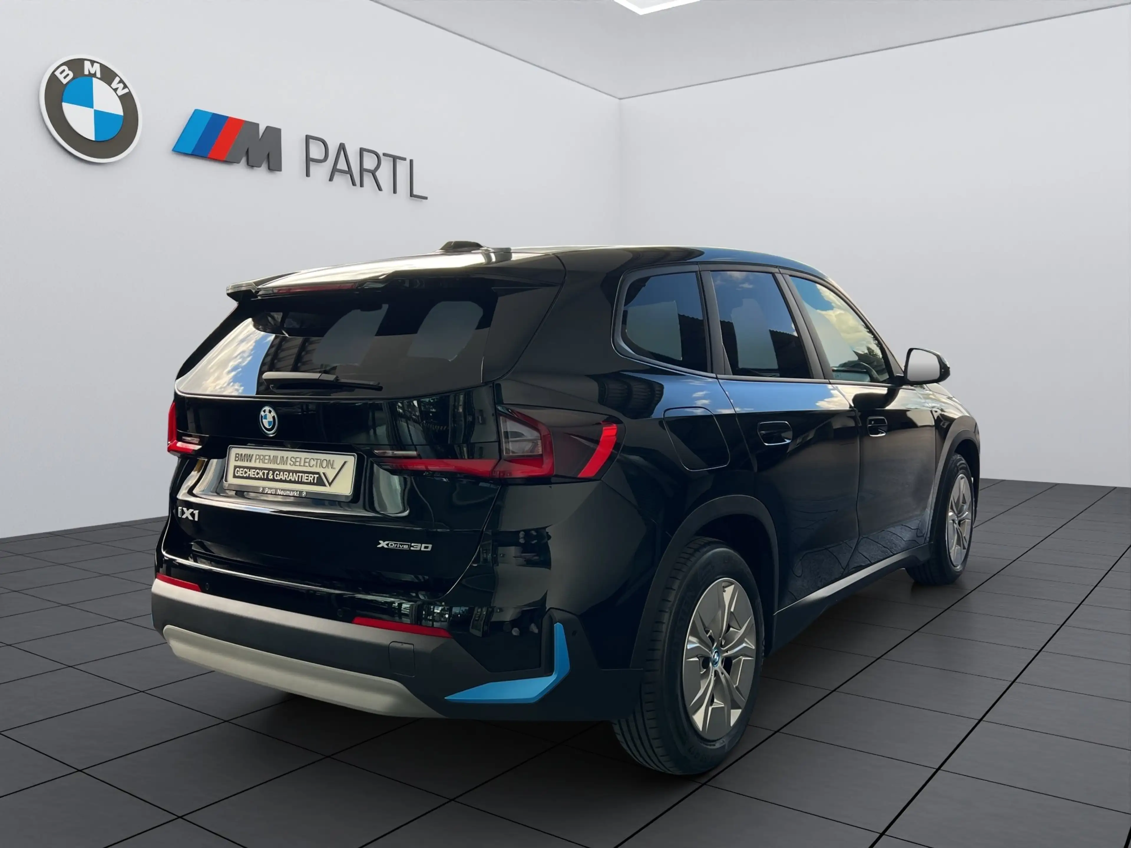 BMW iX1 xDrive30 adapLED RFK H/K Keyless adapM-FW — photo 4