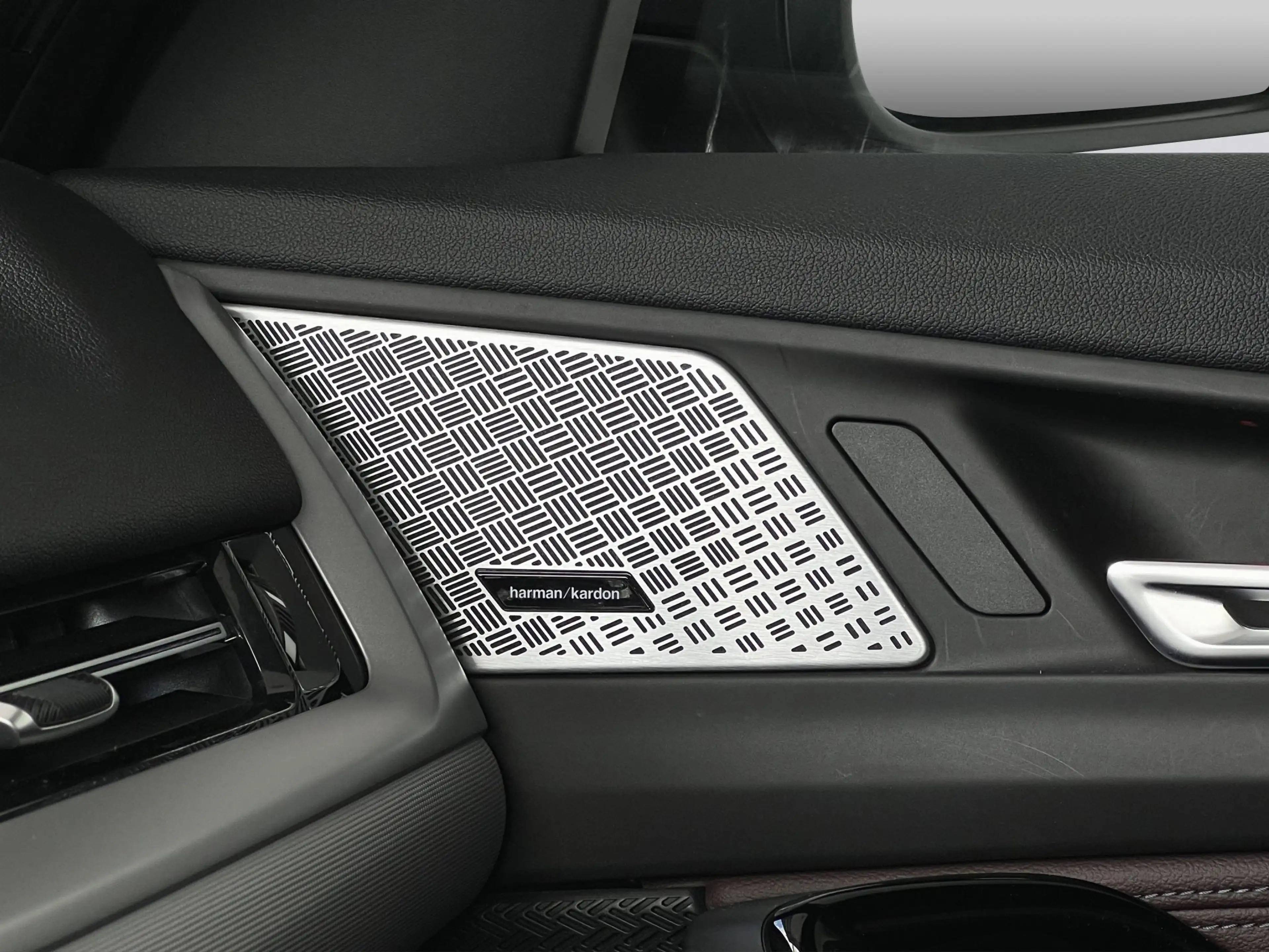 BMW iX1 xDrive30 adapLED RFK H/K Keyless adapM-FW — photo 11