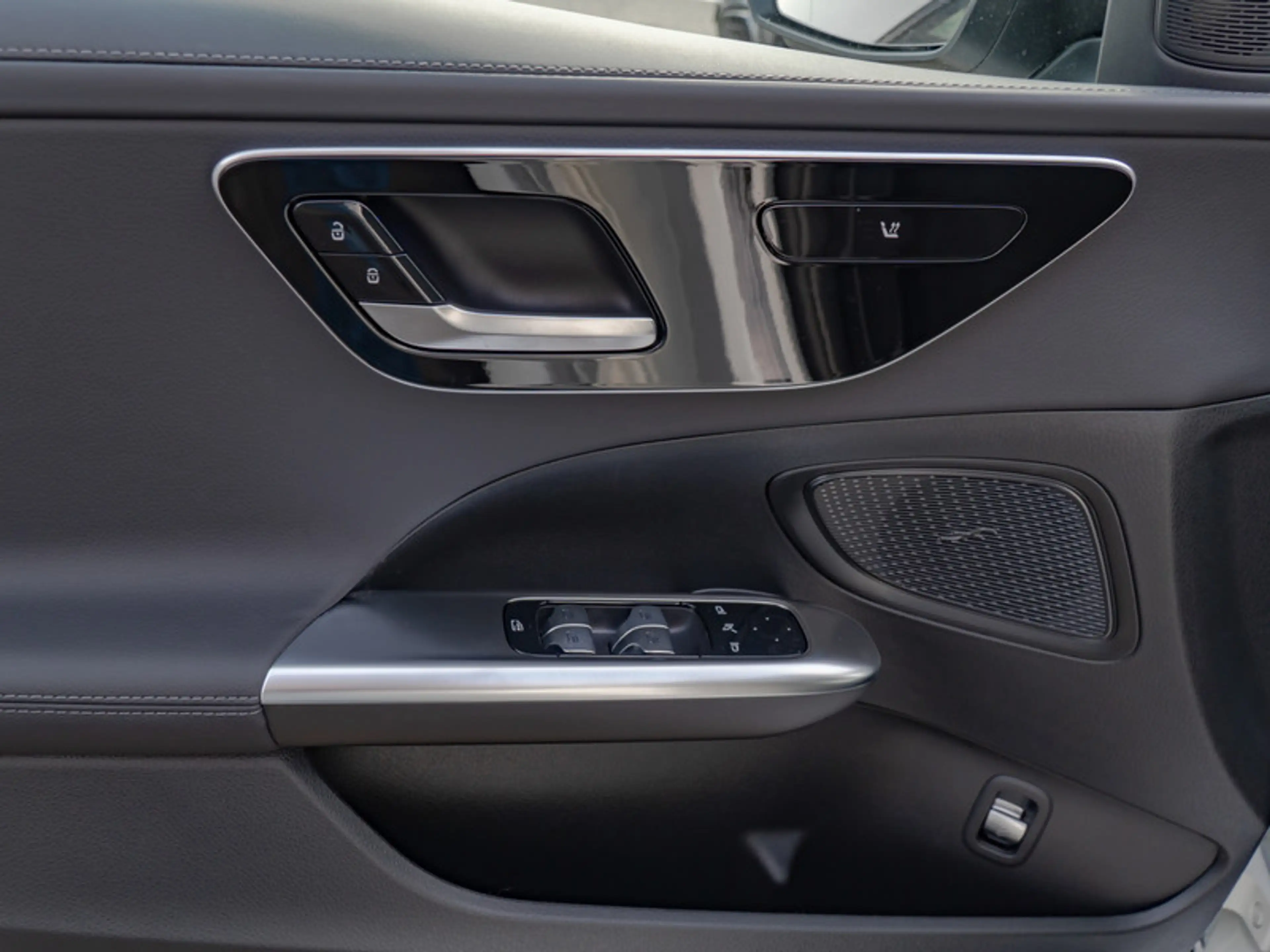 Mercedes-Benz C 180 AMG-Sport/LED/Cam/Pano/Night/Totw/Ambiente — photo 11