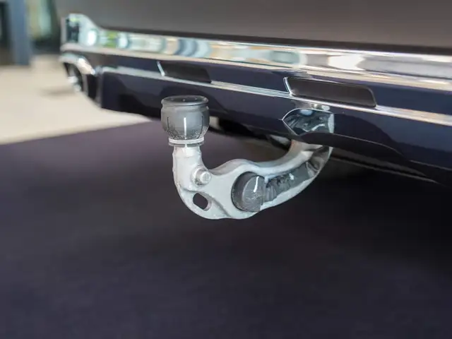 Mercedes-Benz GLC view 12