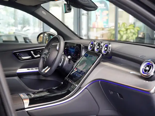 Mercedes-Benz GLC view 7
