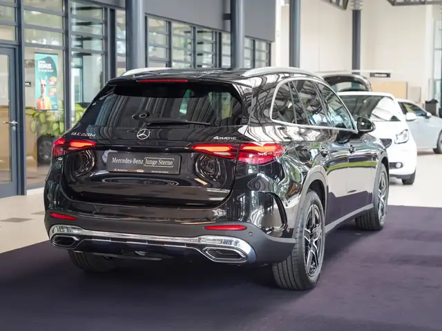 Mercedes-Benz GLC view 3