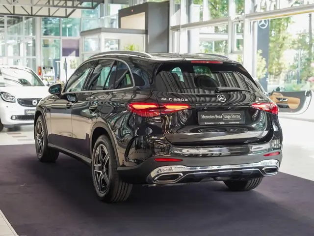 Mercedes-Benz GLC view 4