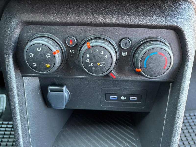 Dacia Jogger TCe 110 Expression 5-Sitzer — photo 15