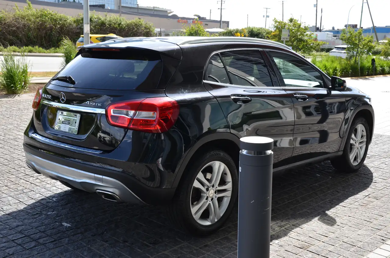 Mercedes-Benz GLA снимка Mercedes-Benz GLA