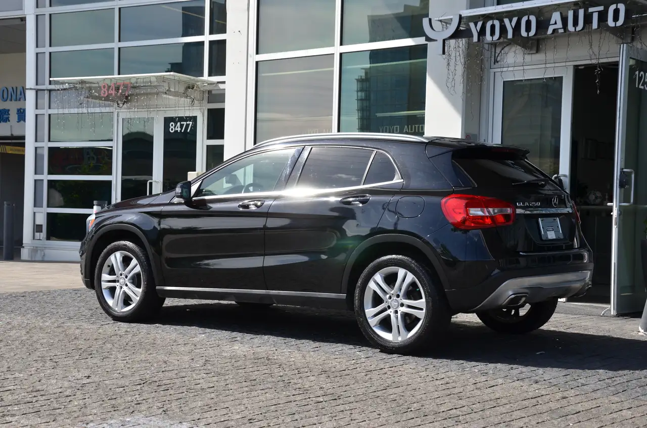 Mercedes-Benz GLA снимка Mercedes-Benz GLA