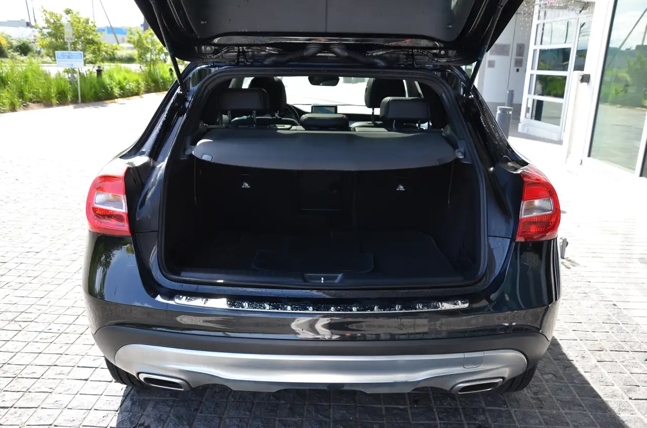 Mercedes-Benz GLA снимка Mercedes-Benz GLA